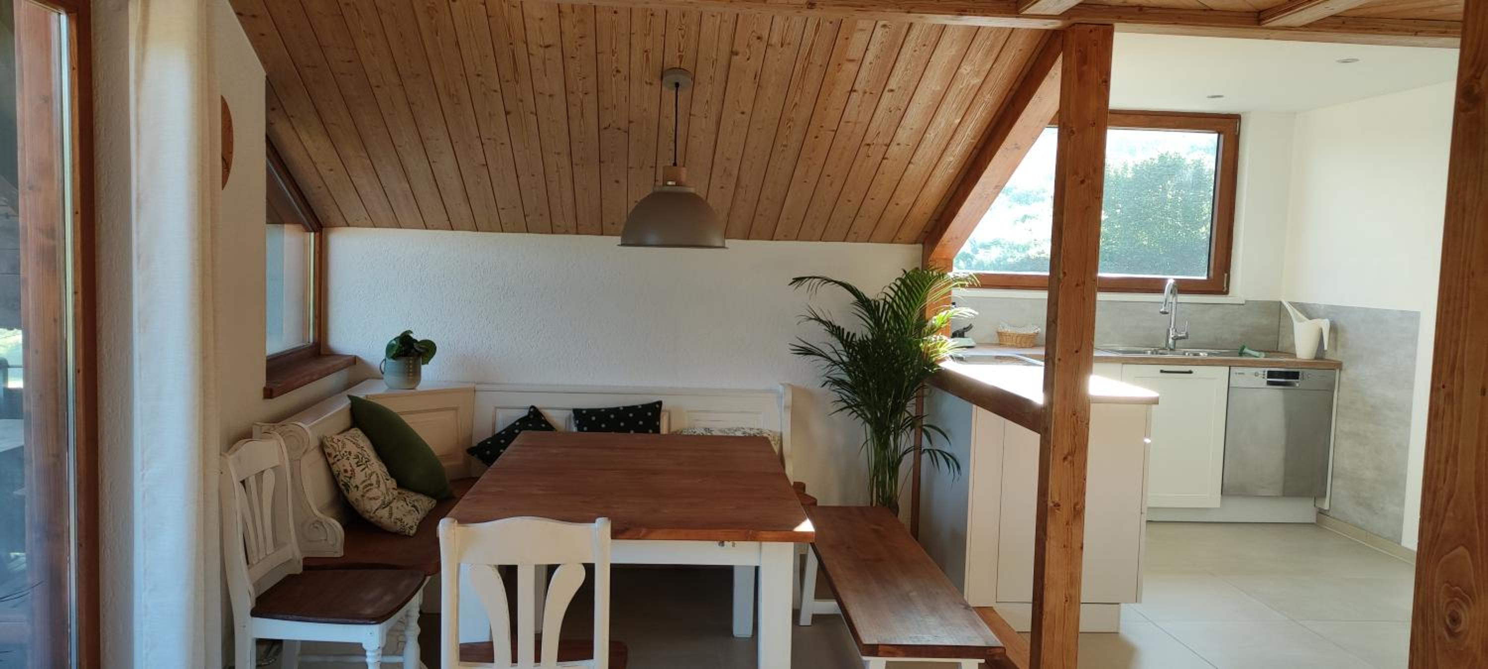 Three-Bedroom Apartment with Balcony photo 3