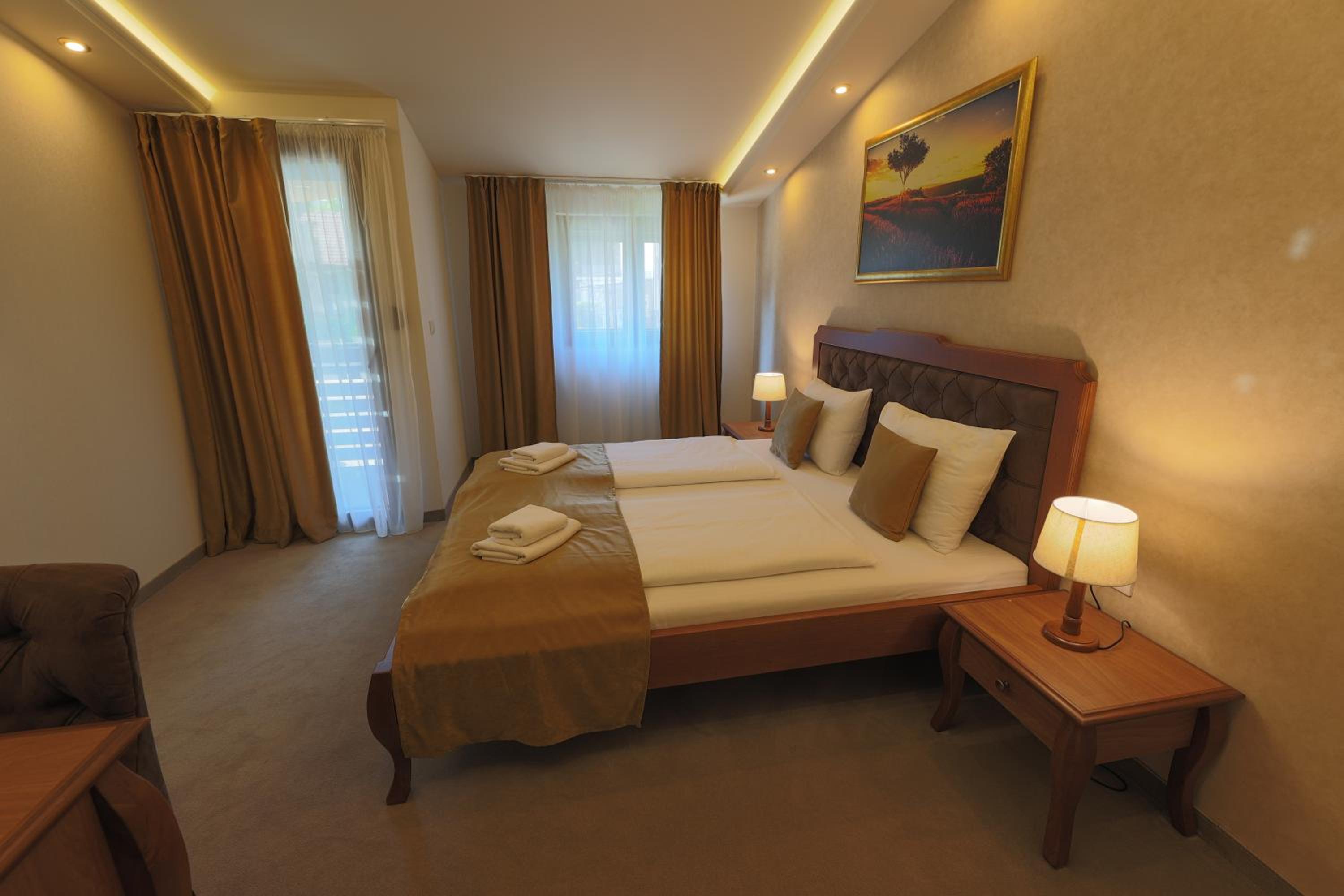 Deluxe Double Room with Balcony - Photo 23