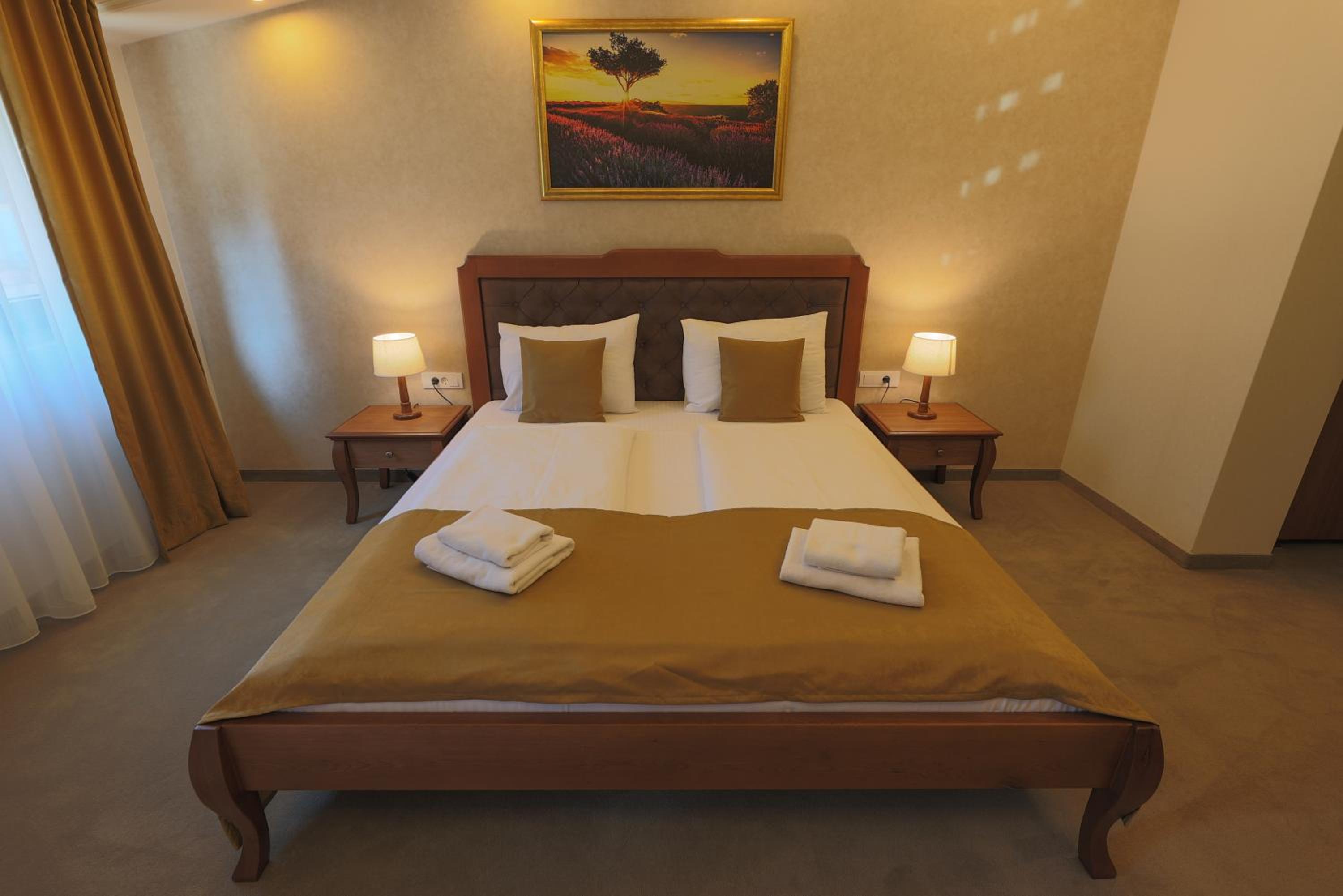 Deluxe Double Room with Balcony - Photo 22