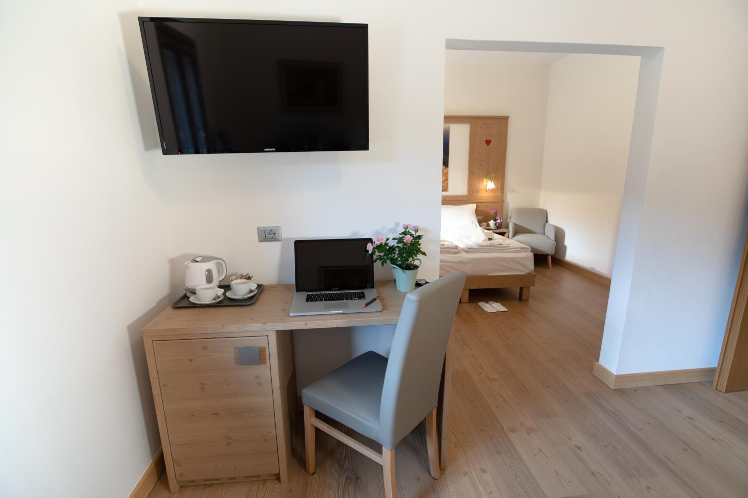 Suite - Photo 3