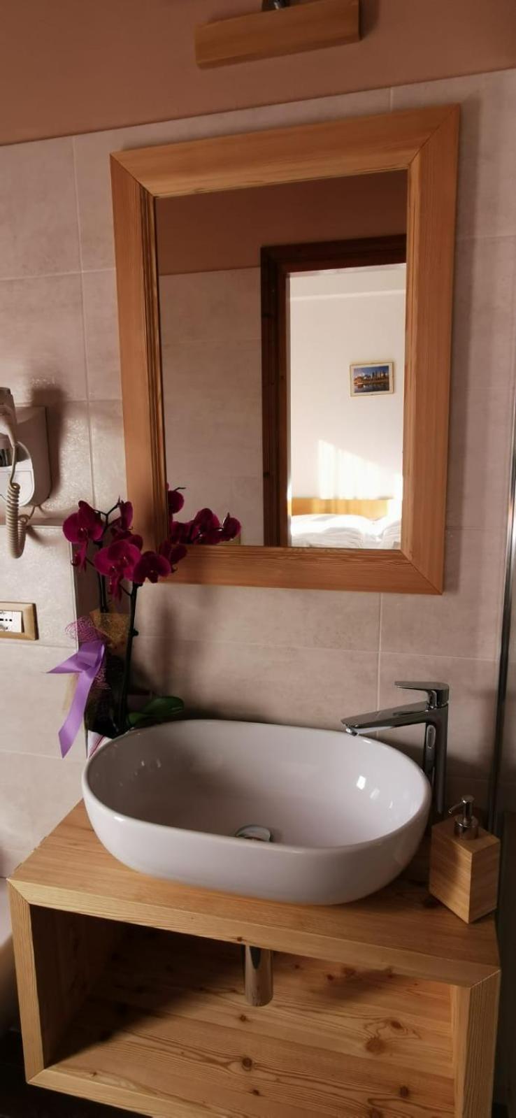 Standard Double or Twin Room - Photo 15