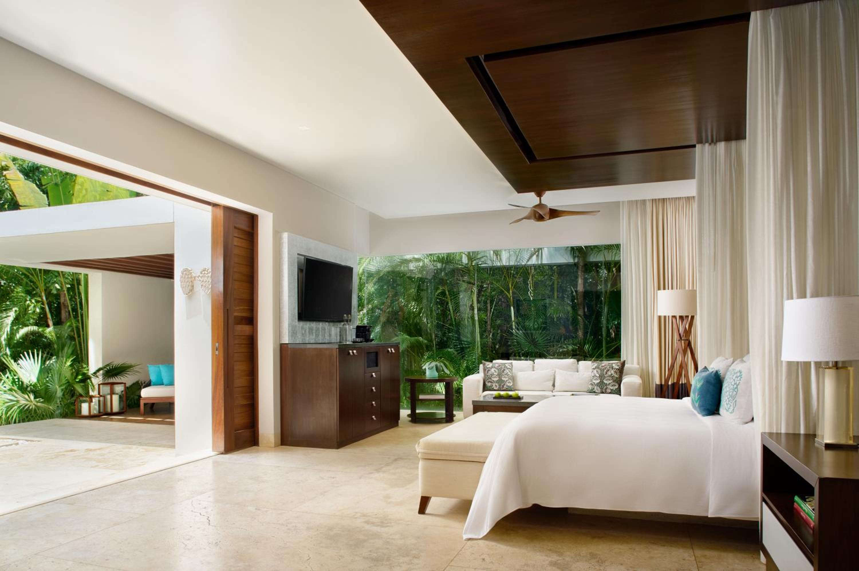 Deluxe King Room - Photo 5