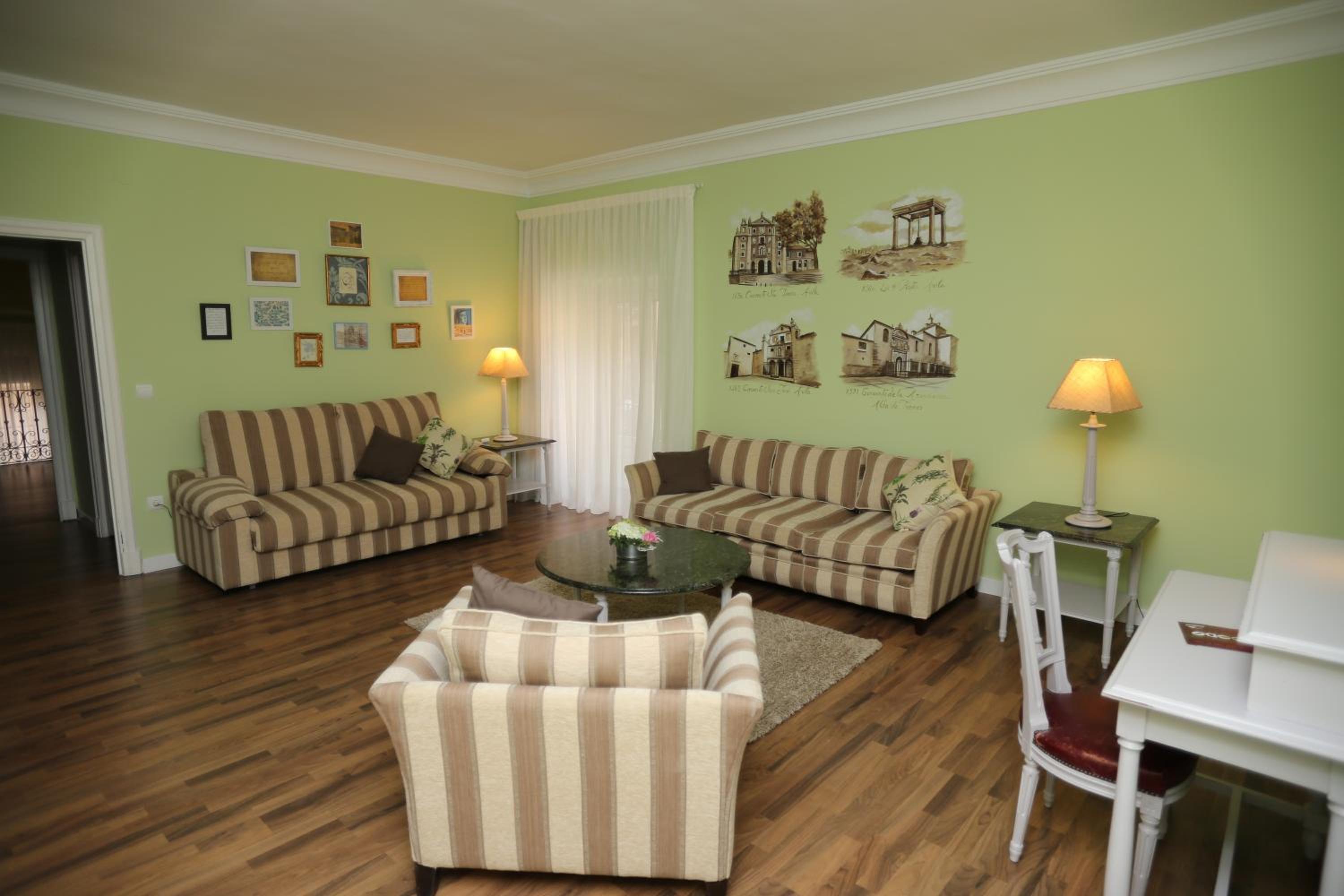 Suite - Photo 5