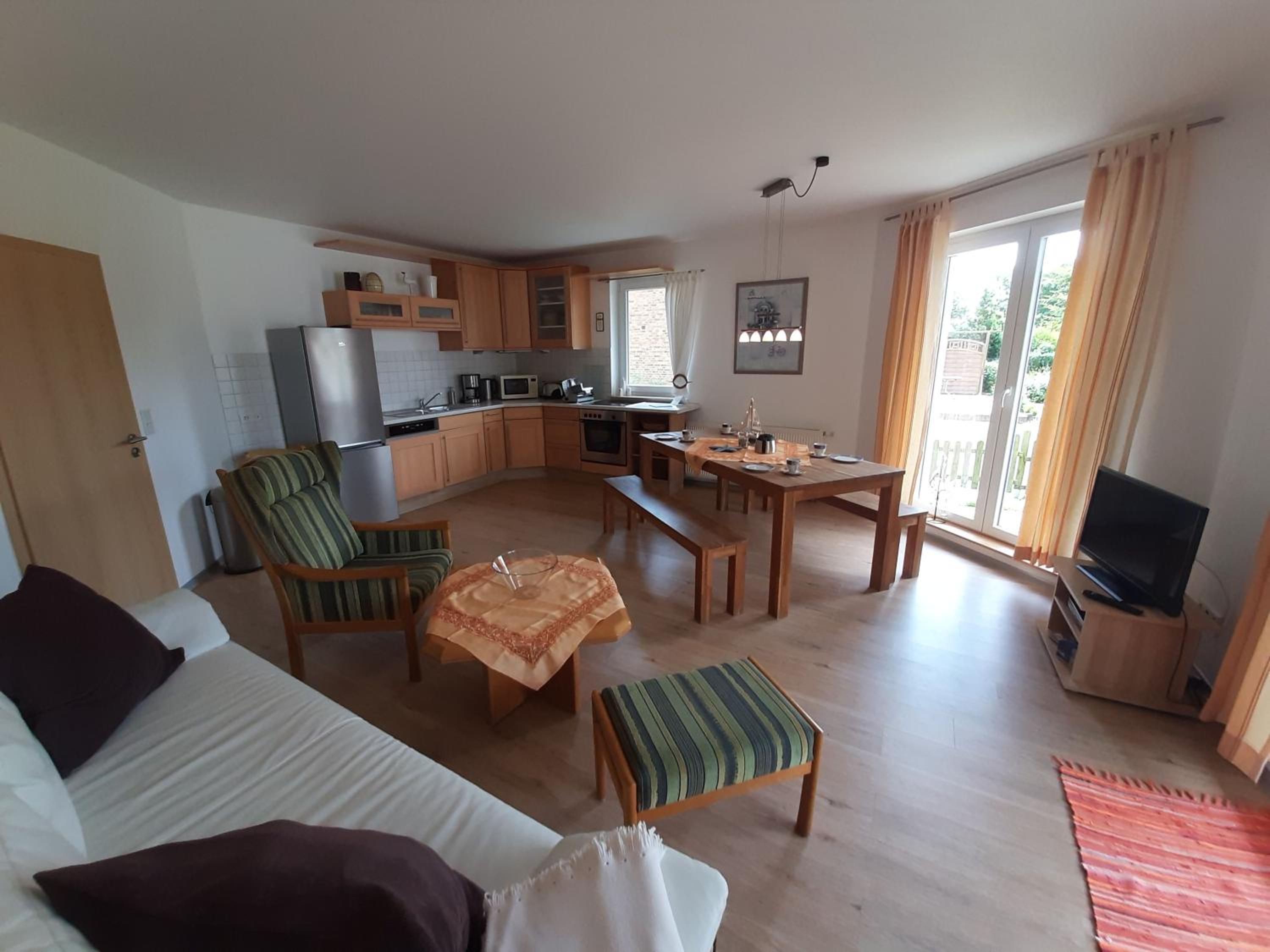 Three-Bedroom Apartment with Terrace photo 1