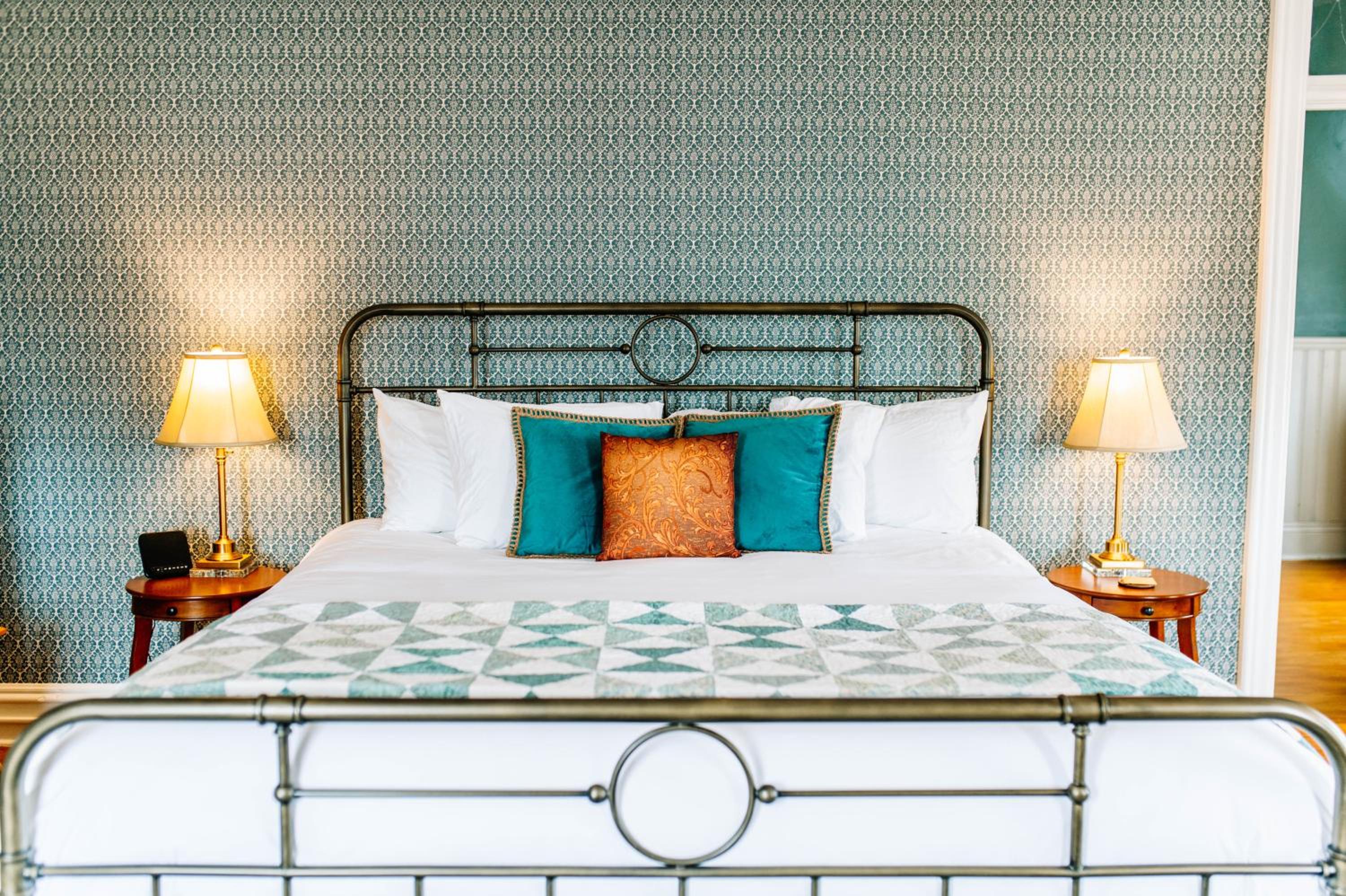 Deluxe King Suite photo 1