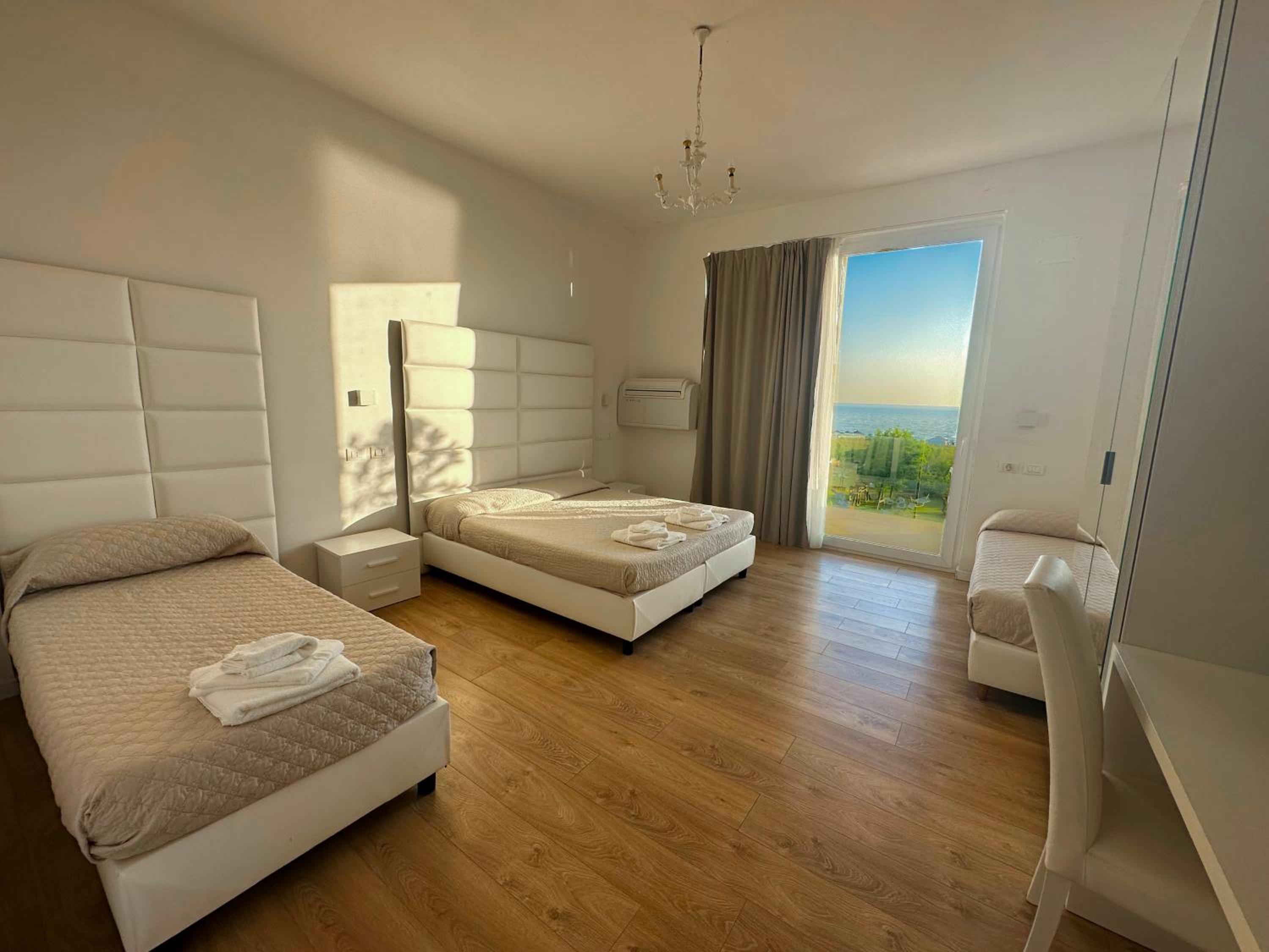 Quadruple Room with Sea View