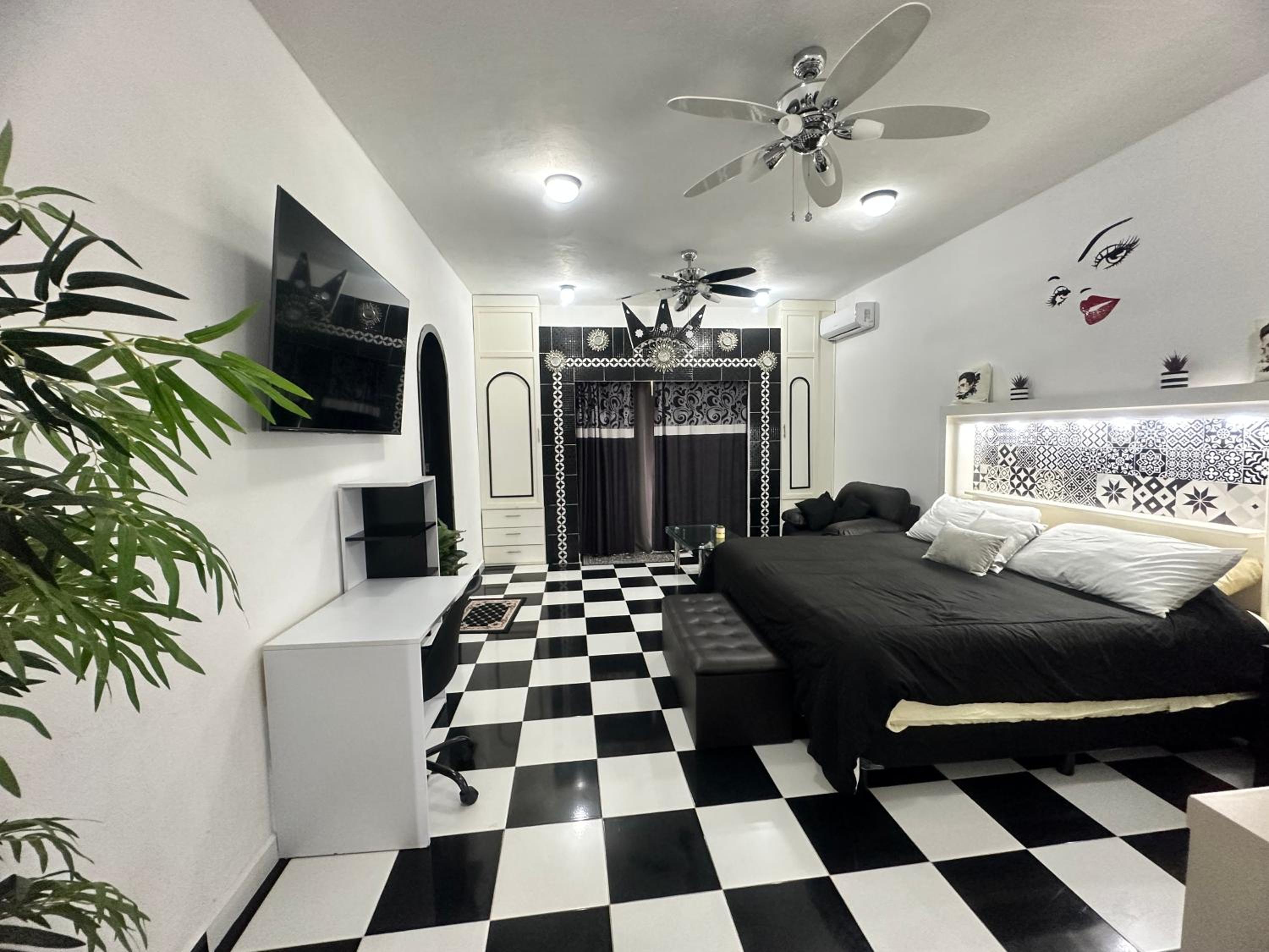 One-Bedroom Apartment photo 1
