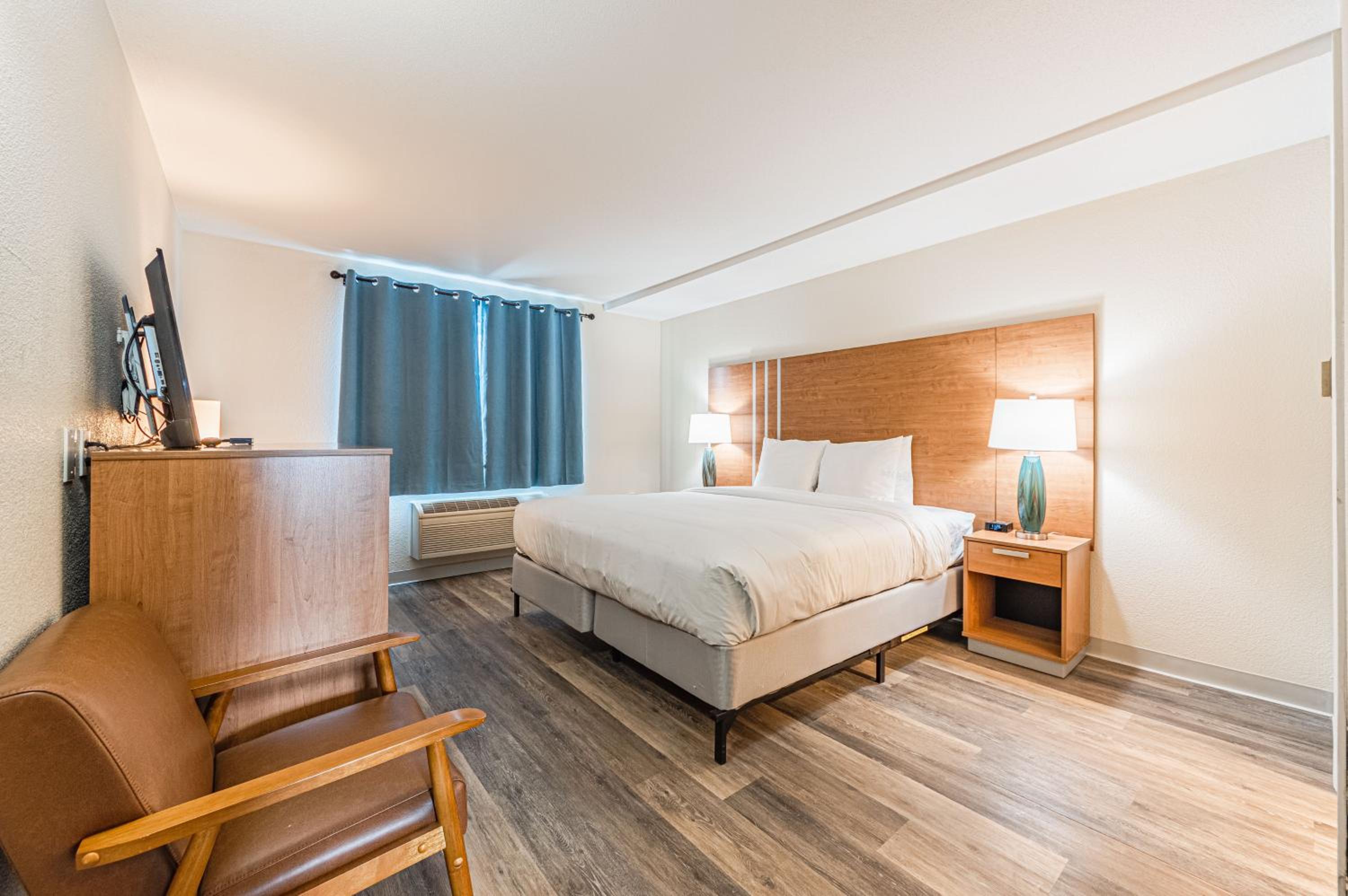 Deluxe King Room photo 1
