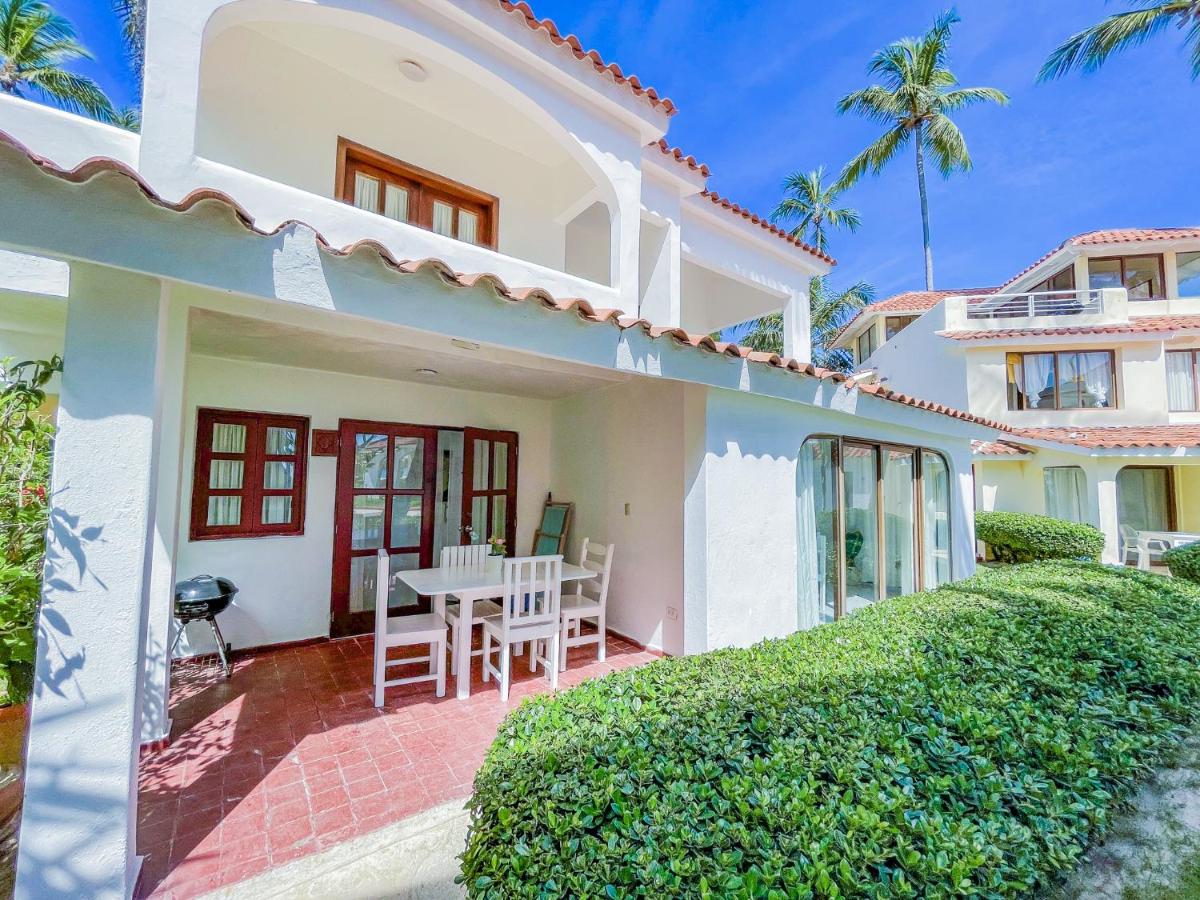 Villa with Garden View