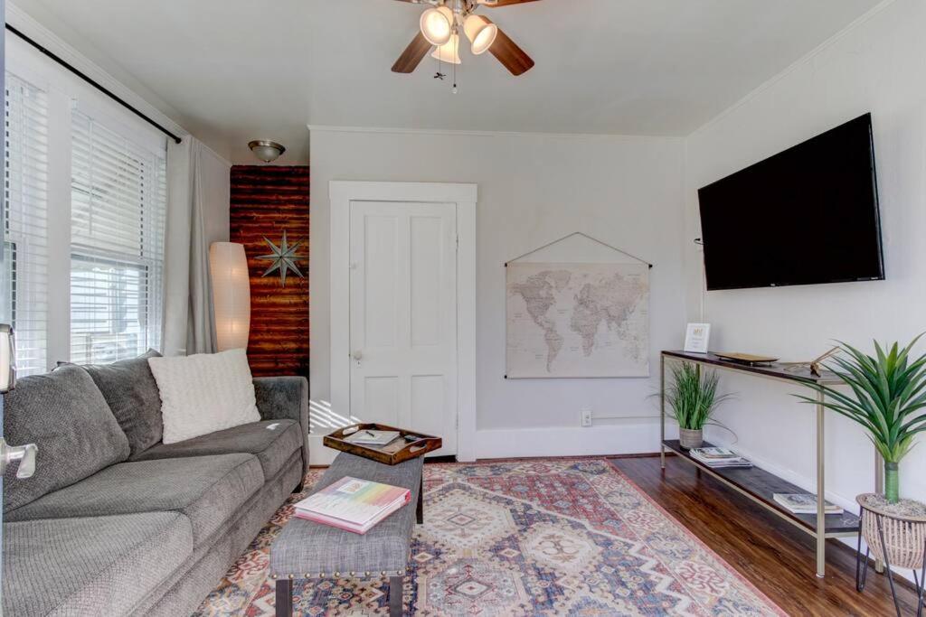 One-Bedroom House photo 1