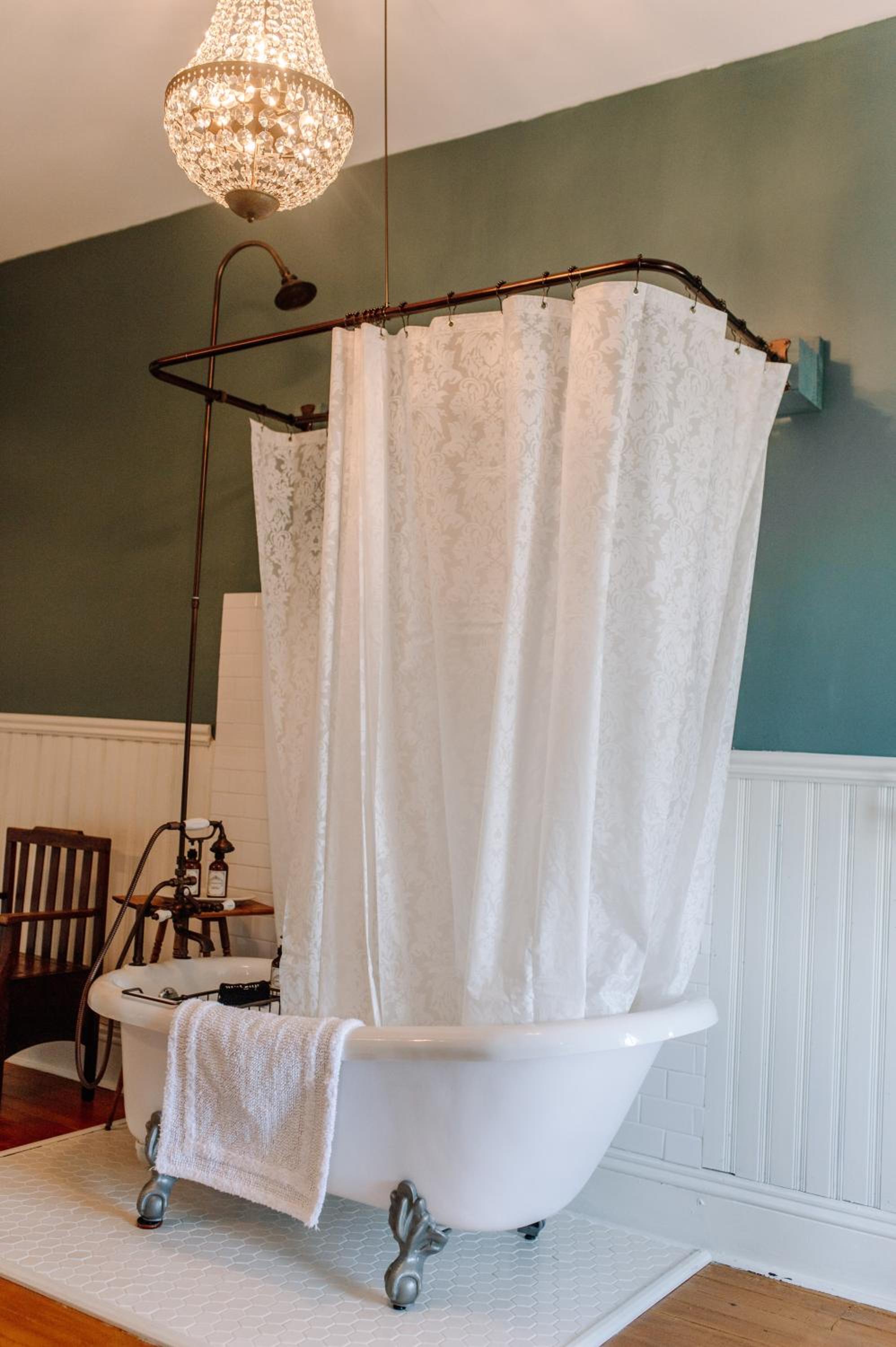 Deluxe King Suite photo 3