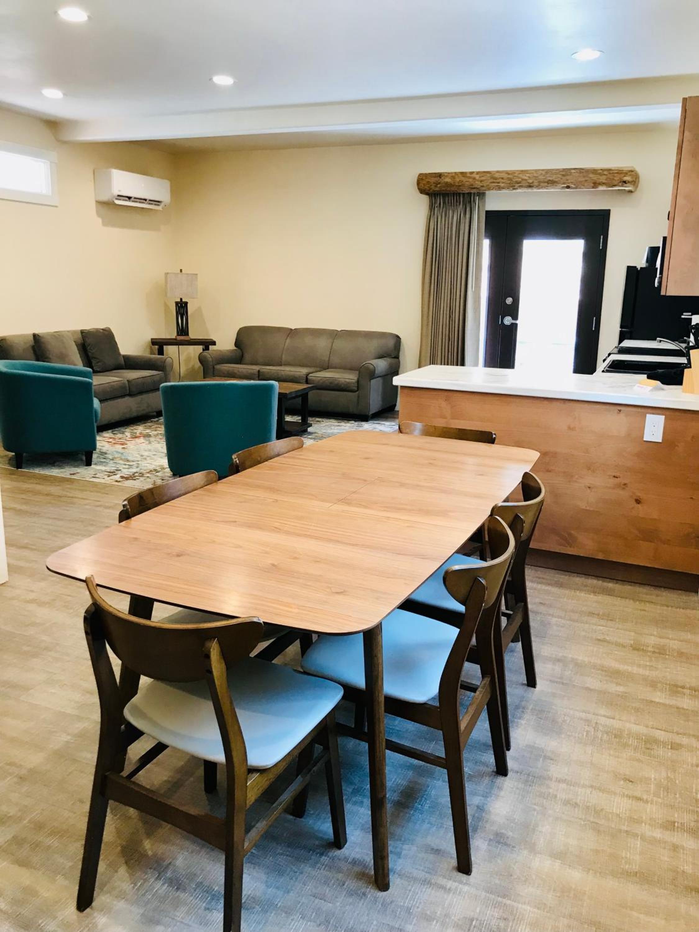 Three-Bedroom Suite - Photo 8