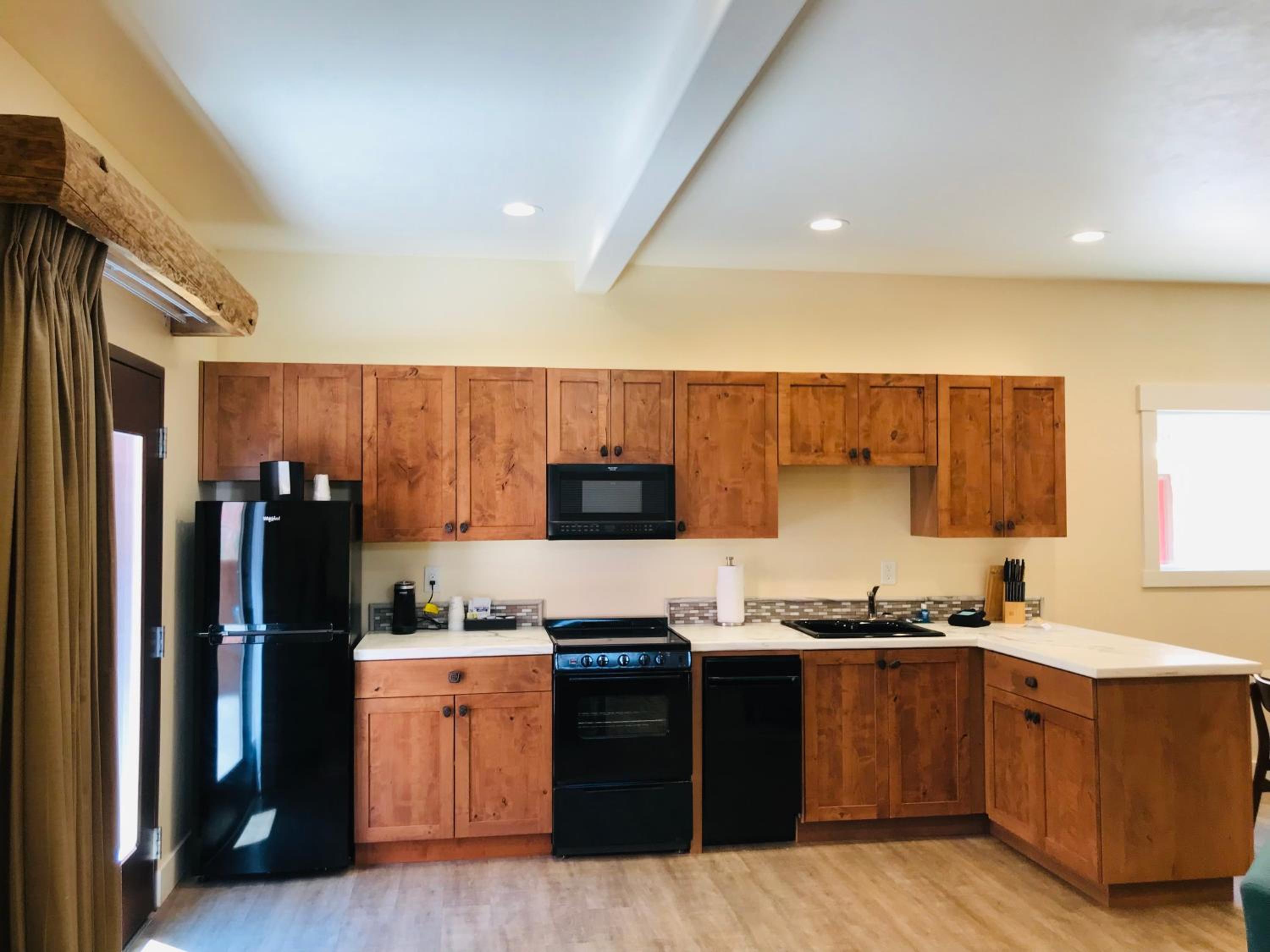 Three-Bedroom Suite - Photo 6