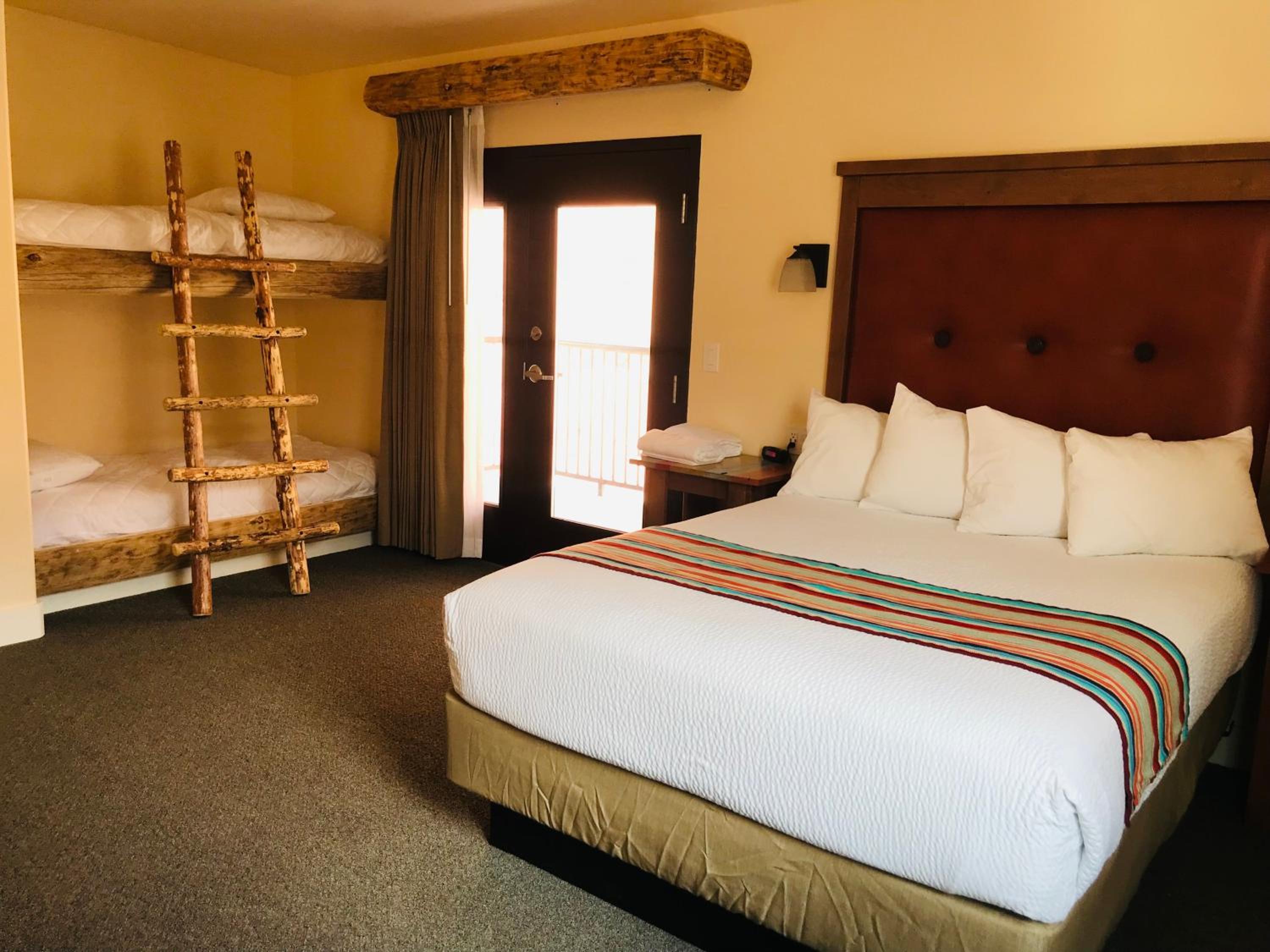 Three-Bedroom Suite - Photo 4