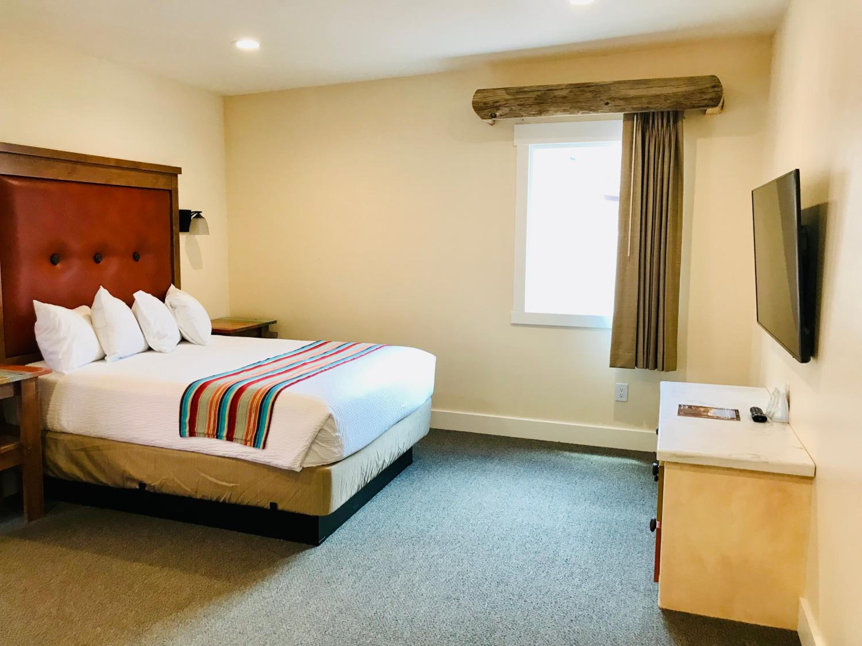 Three-Bedroom Suite - Photo 2
