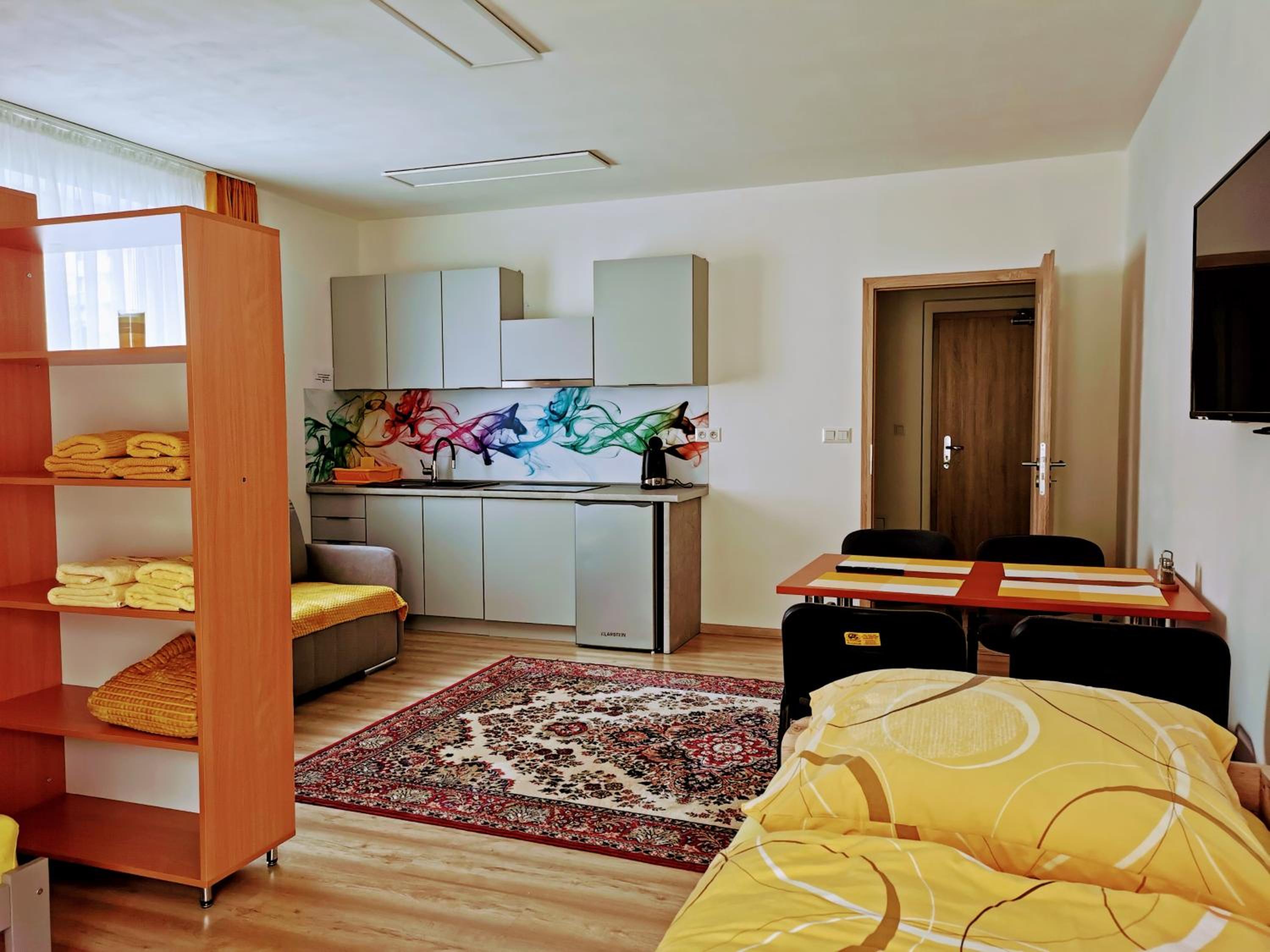 Apartment with Balcony - Photo 4