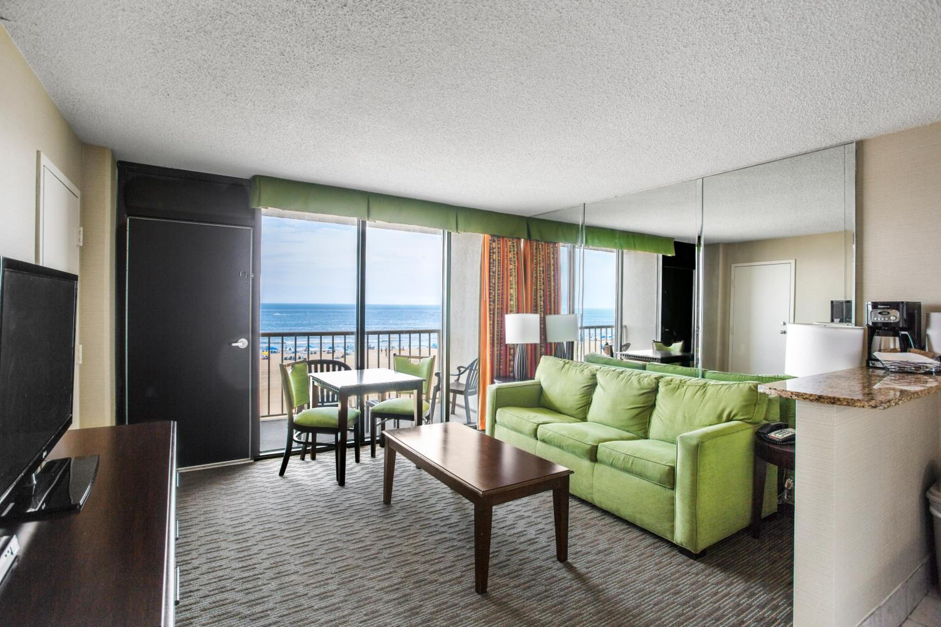 Deluxe One-Bedroom Suite - Oceanfront