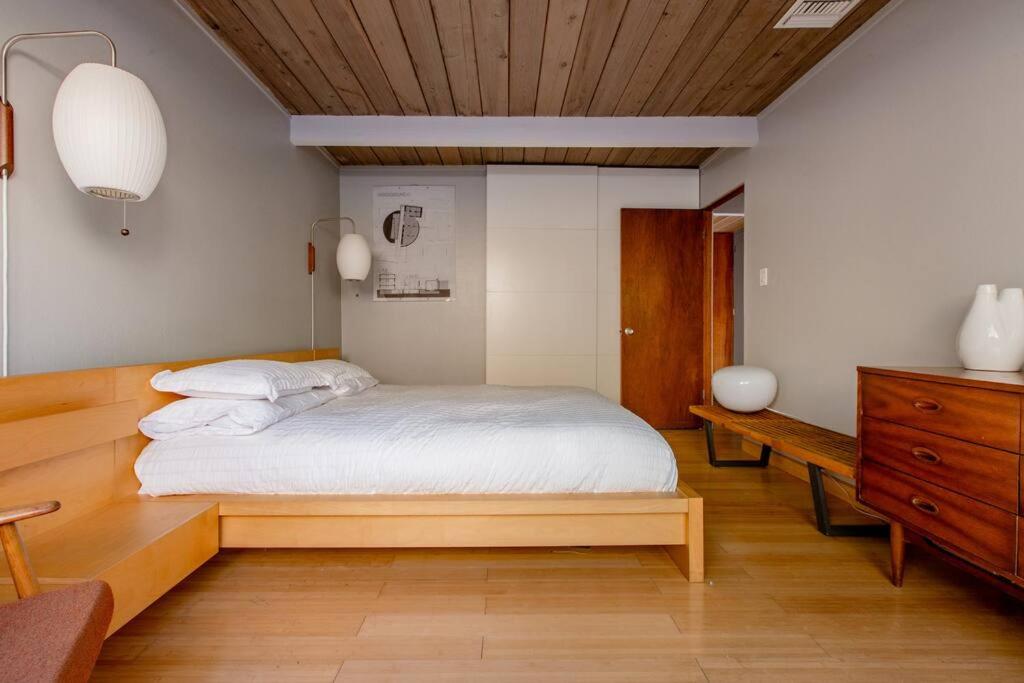 Four-Bedroom House photo 3