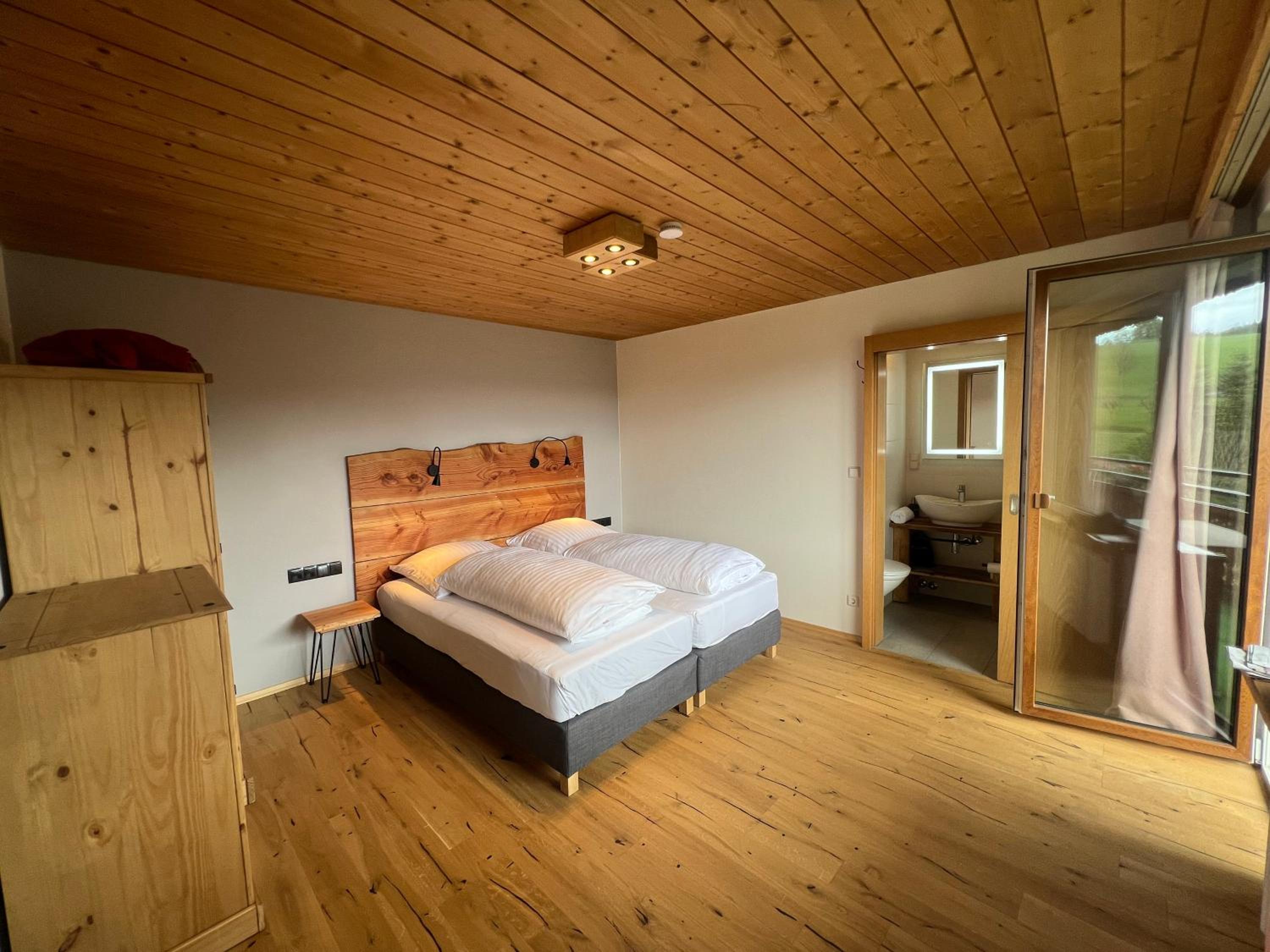 One-Bedroom Apartment with Balcony photo 2