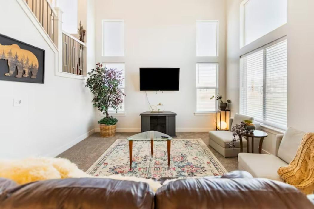 Three-Bedroom House photo 1