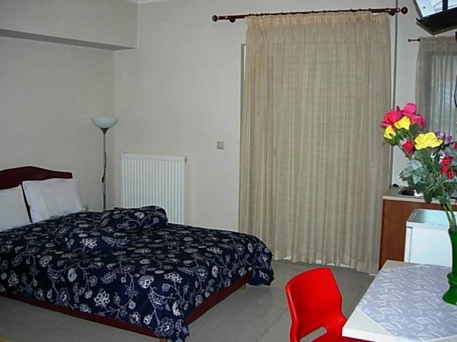 Triple Room with Balcony - Photo 10