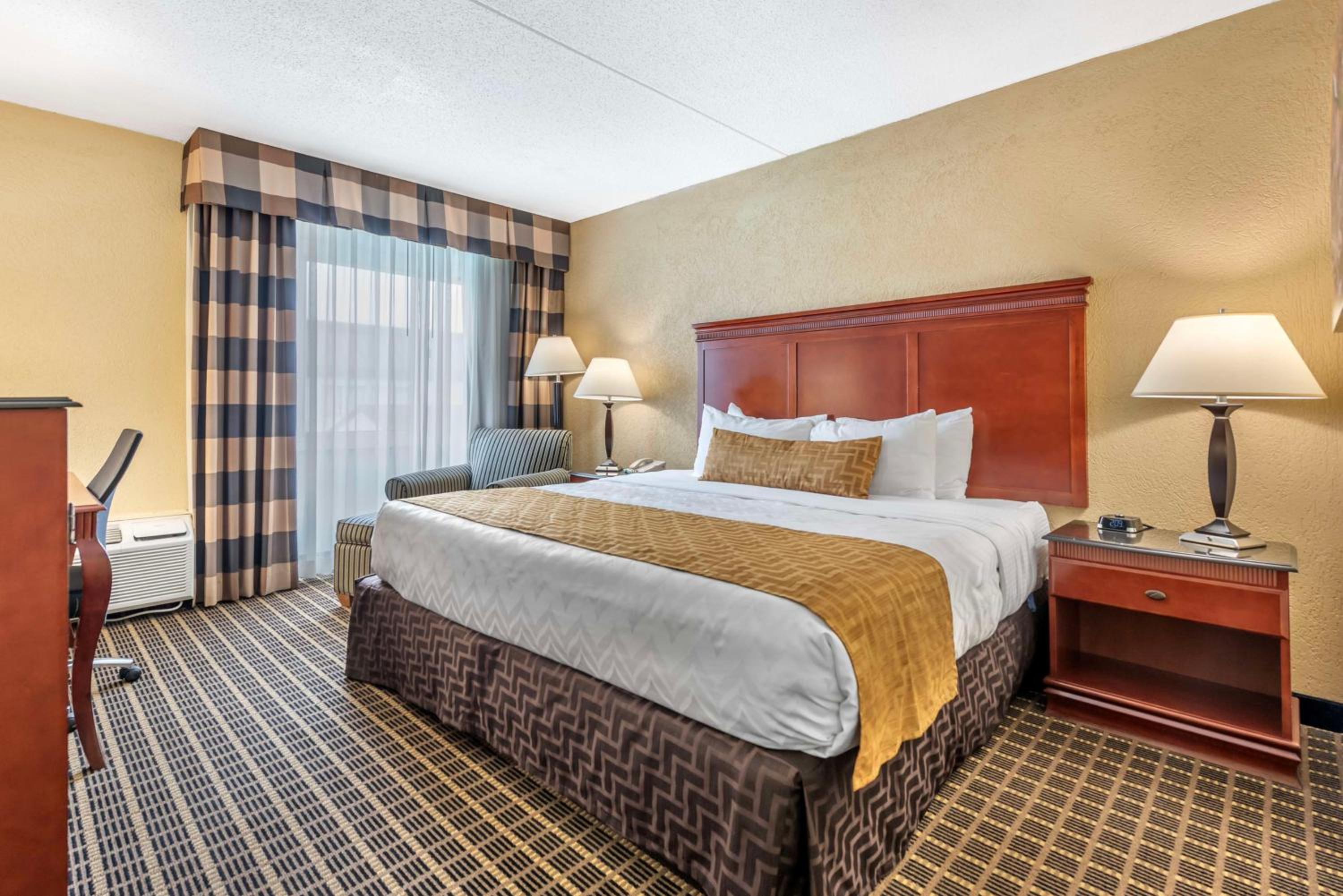 King Room - Non-Smoking photo 2