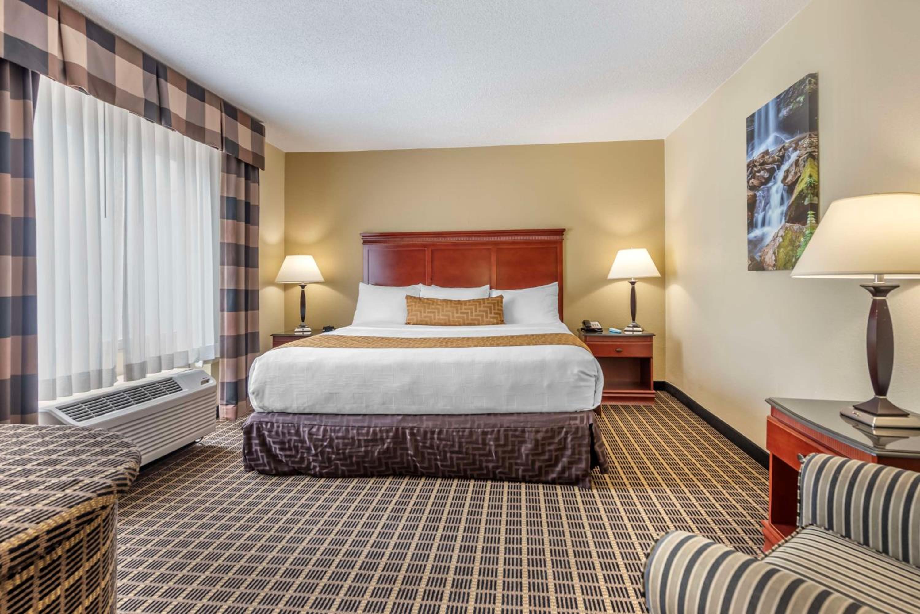 King Suite with Sofa Bed and Hot Tub photo 1