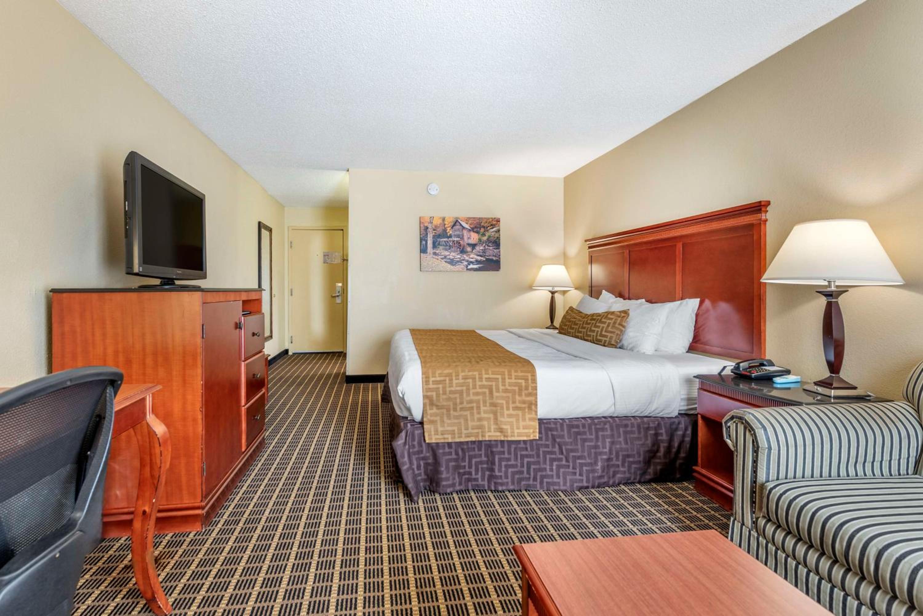 King Room - Non-Smoking - Photo 1