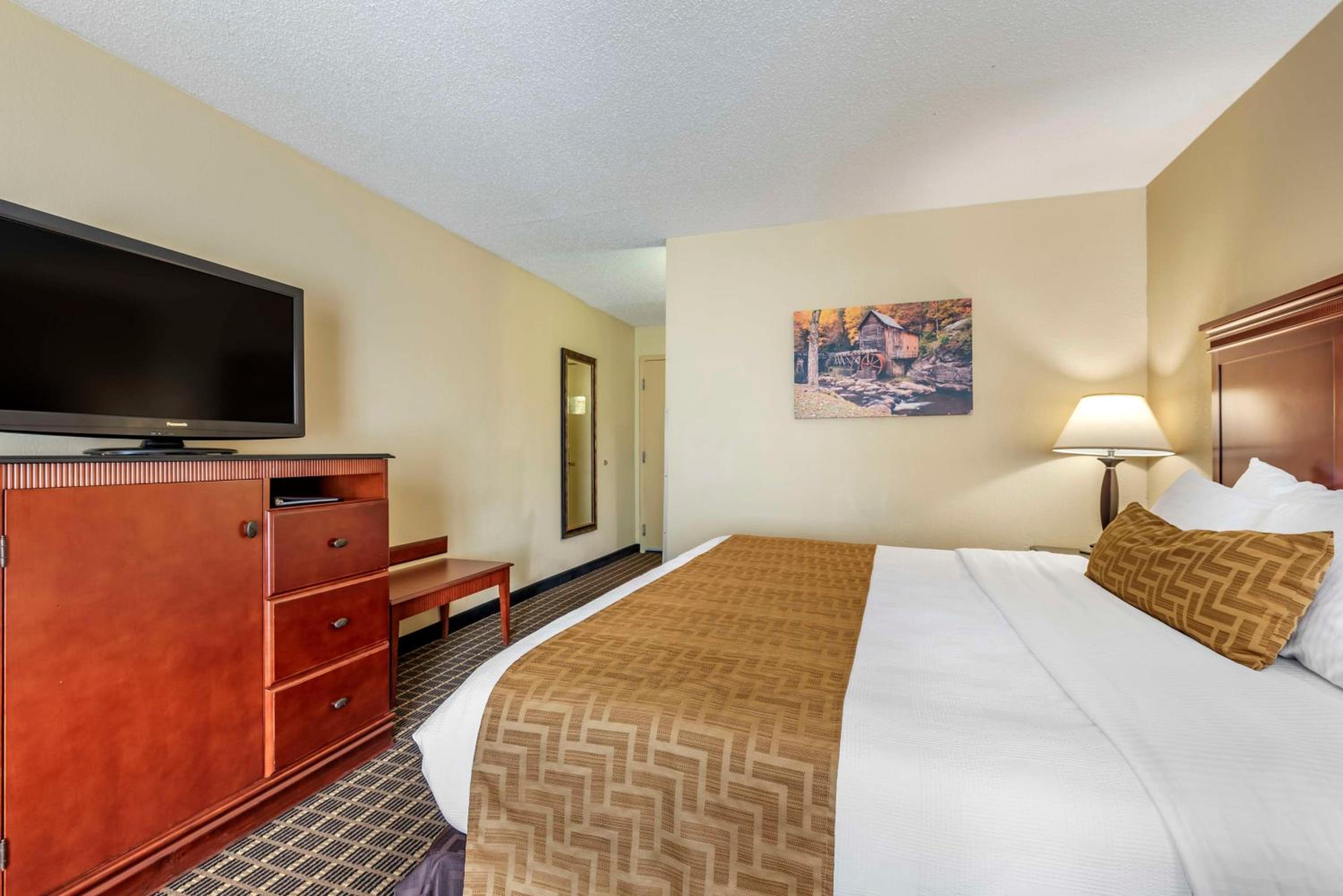 King Room - Non-Smoking - Photo 2