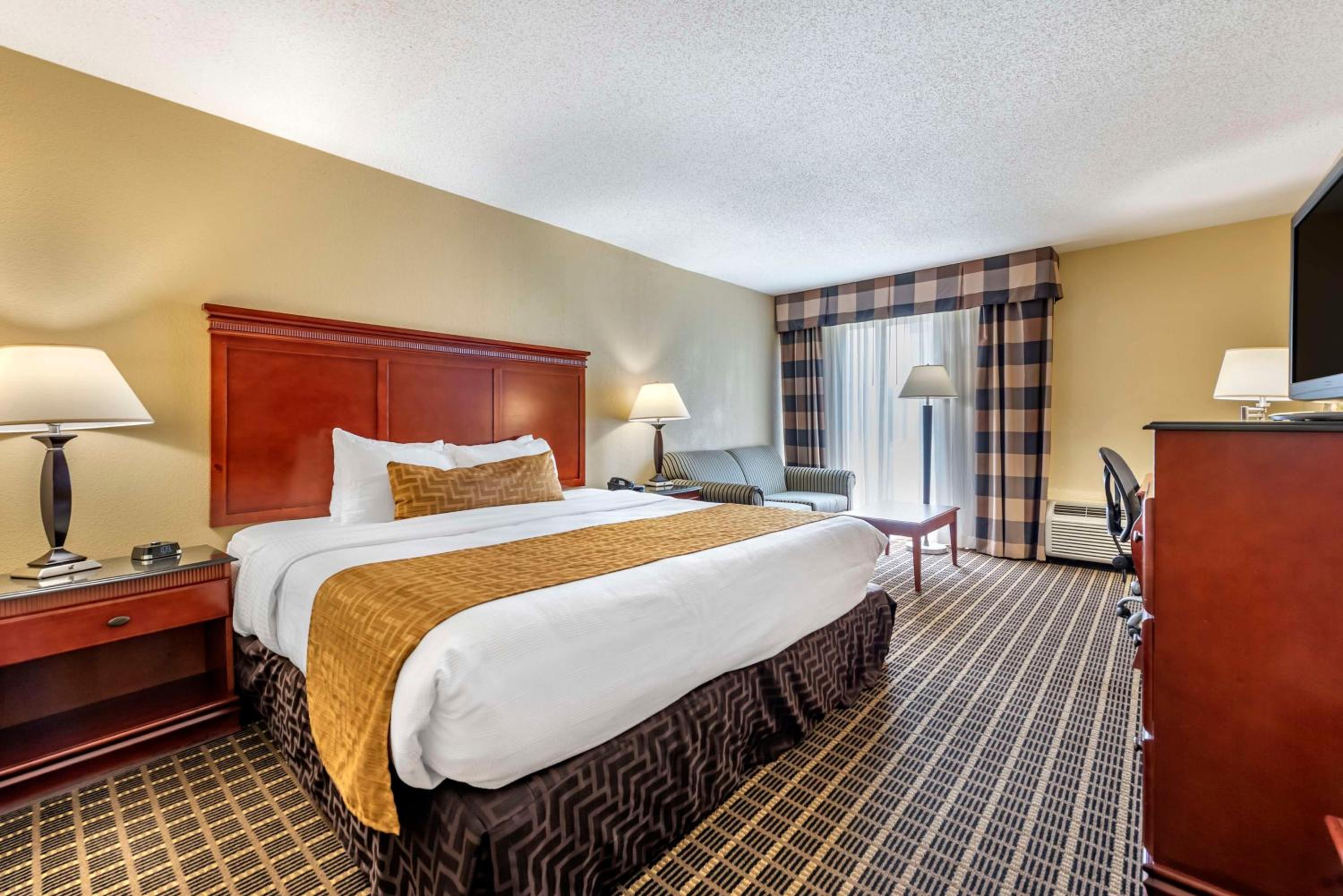 King Room - Non-Smoking - Photo 3