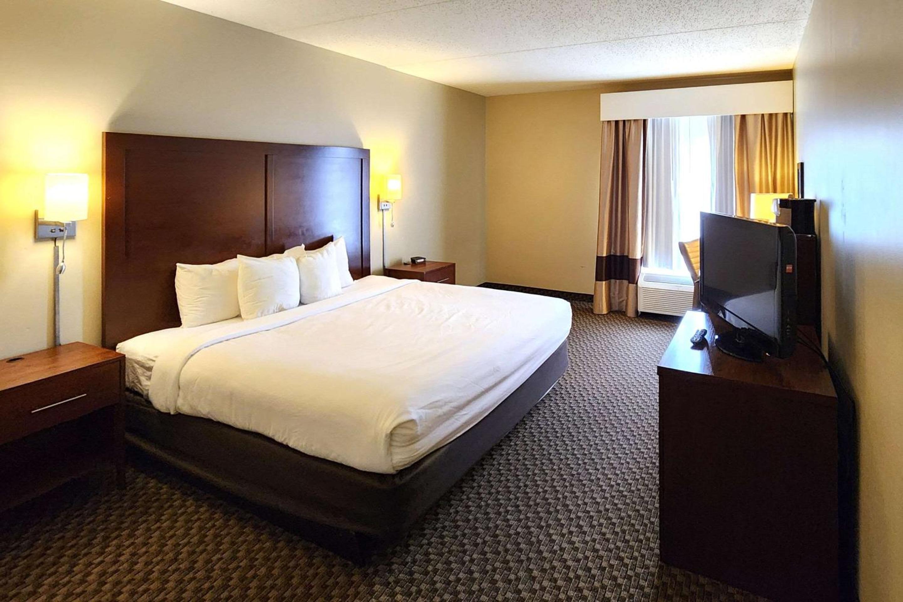 King Room - Non-Smoking - Photo 1