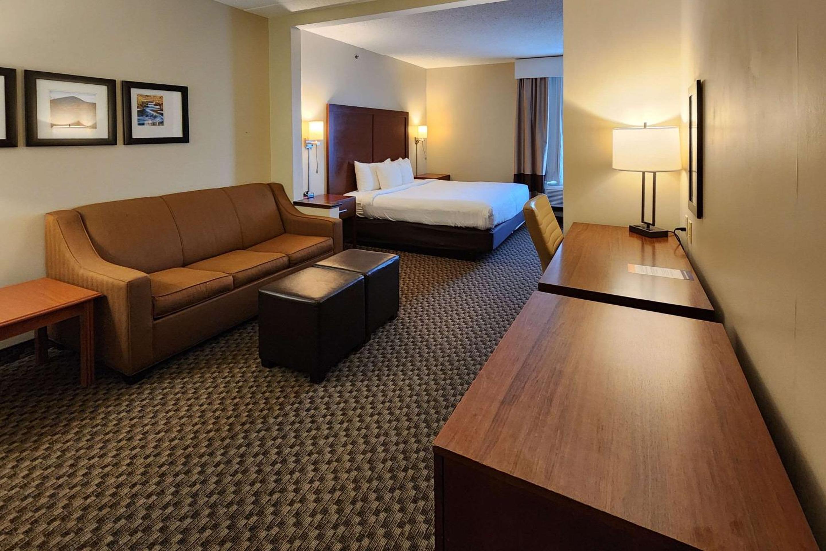 King Suite - Non-Smoking - Photo 1