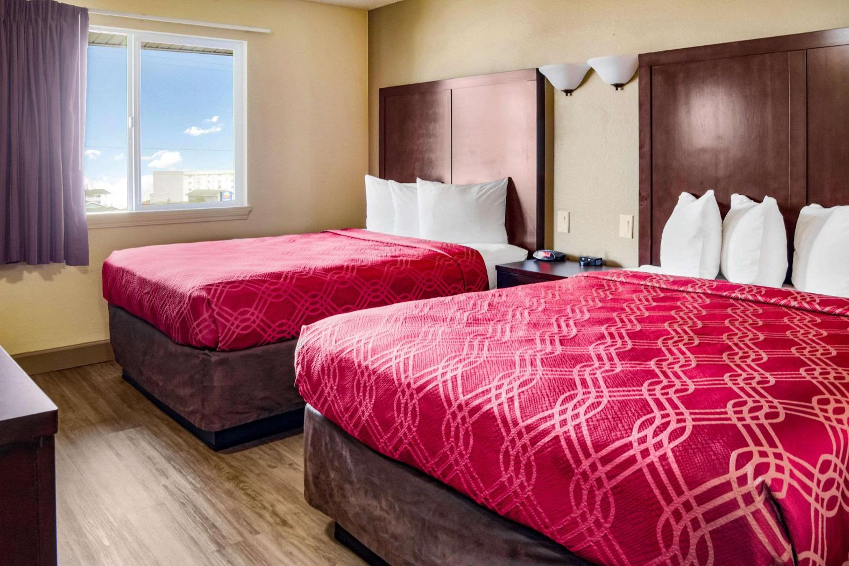 Queen Room with Two Queen Beds with Ocean View - Non Smoking - Photo 1