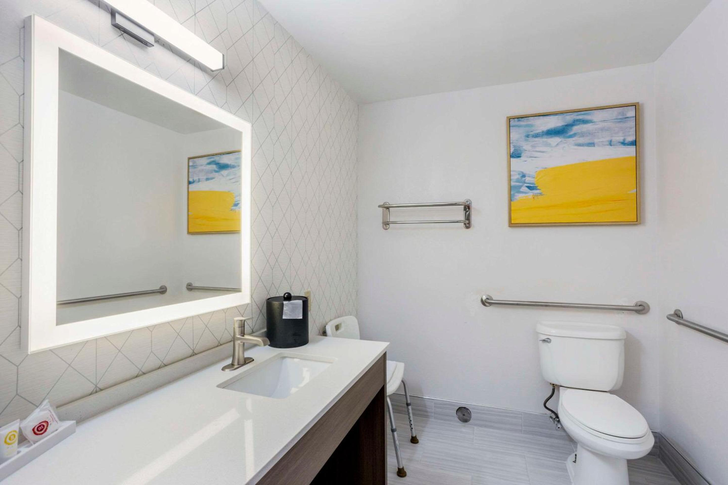 Standard King Room - Non Smoking - Photo 1