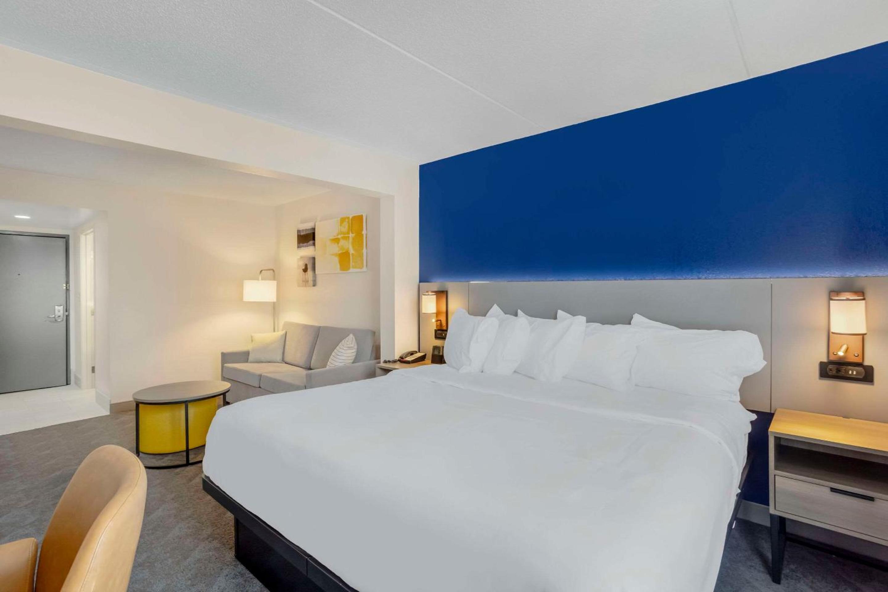 Standard King Room - Non Smoking - Photo 3