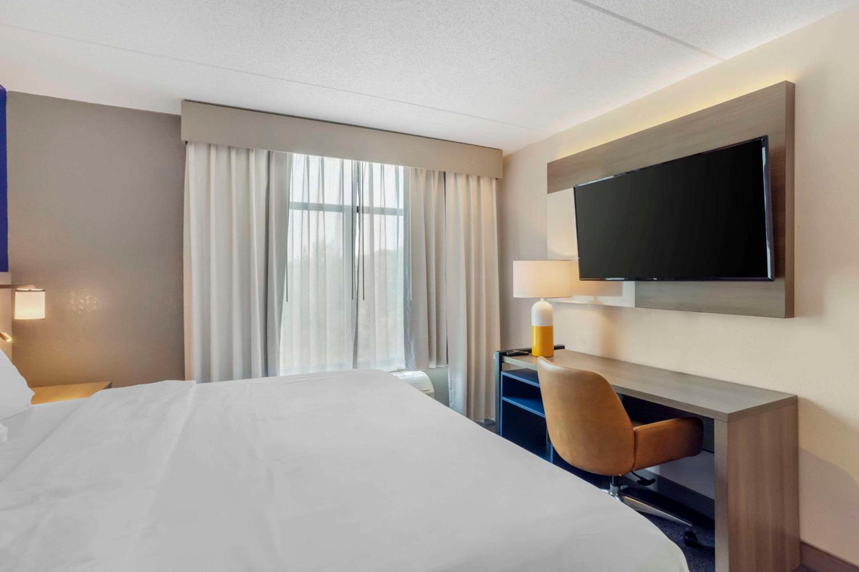 Standard King Room - Non Smoking - Photo 4