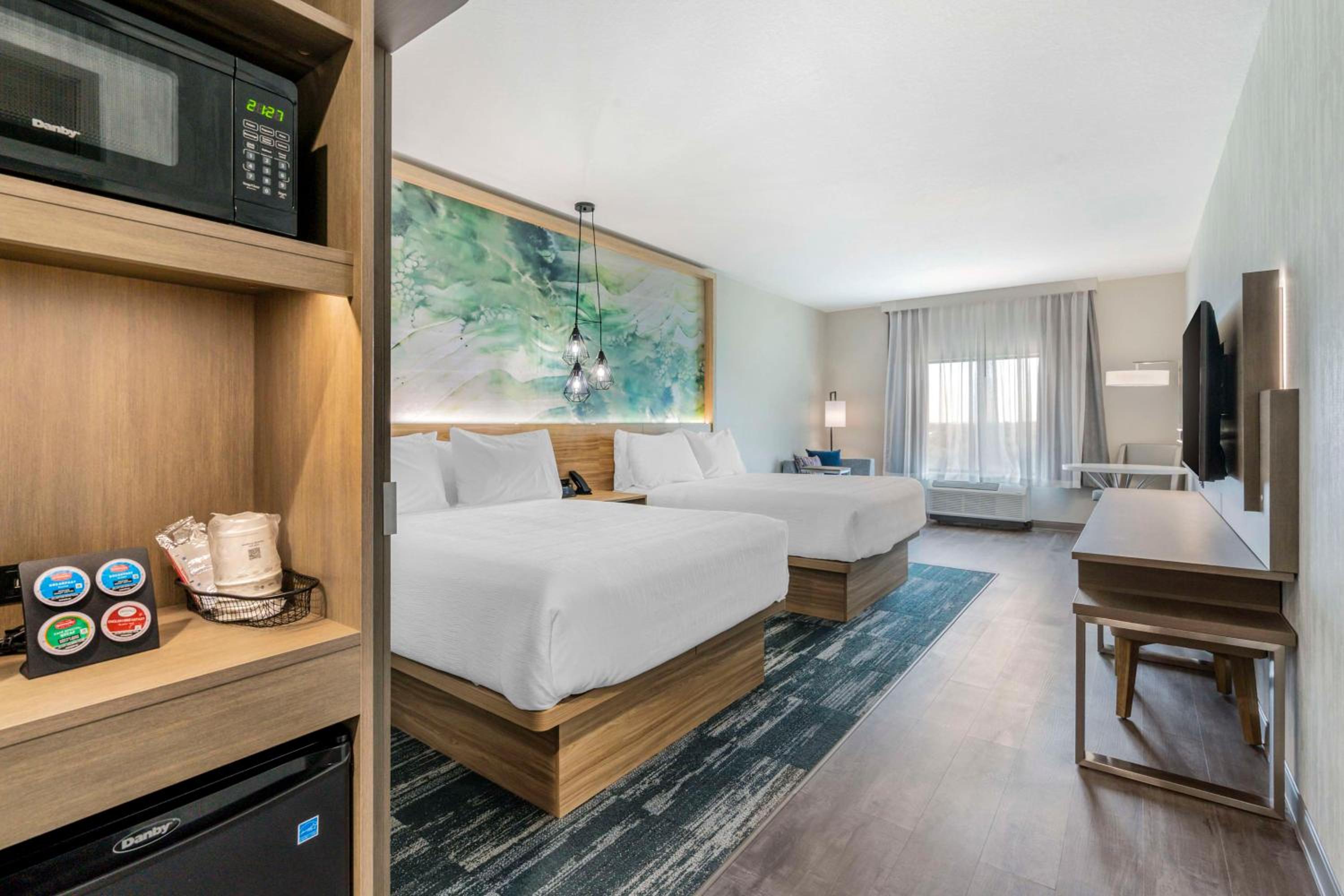 Large Queen Room with Two Queen Beds - Photo 1