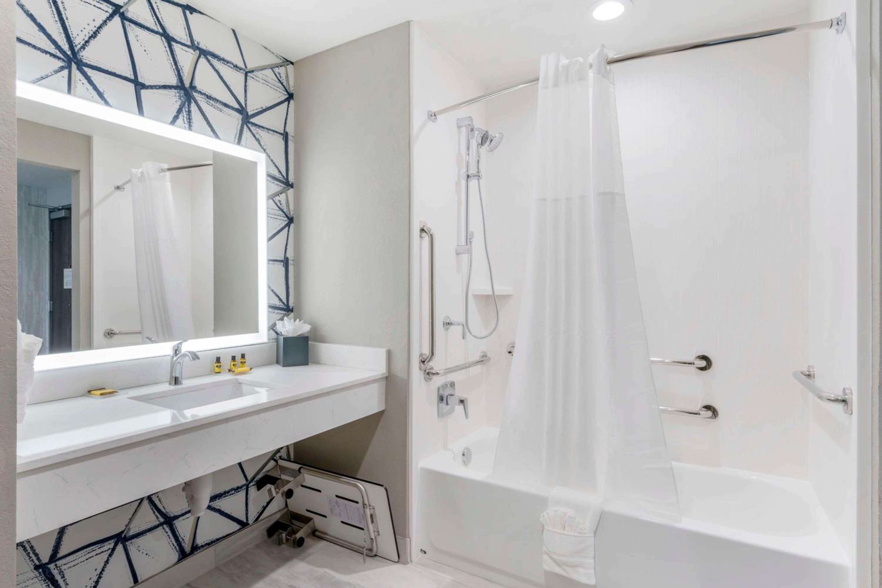 King Suite - Mobility Accessible with Bathtub and Sofa Bed - Photo 2
