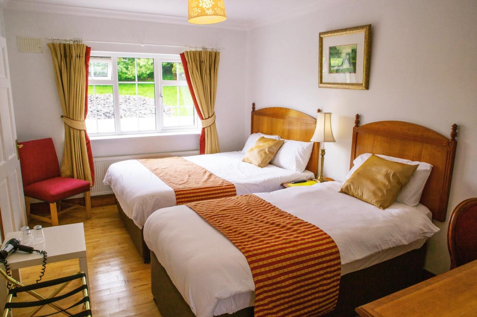 Deluxe Triple Room with Private Bathroom photo 1