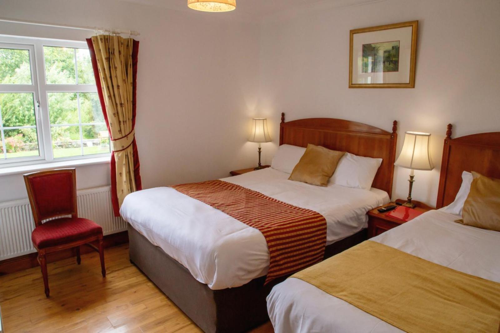 Double or Twin Room with Private Bathroom - Photo 5