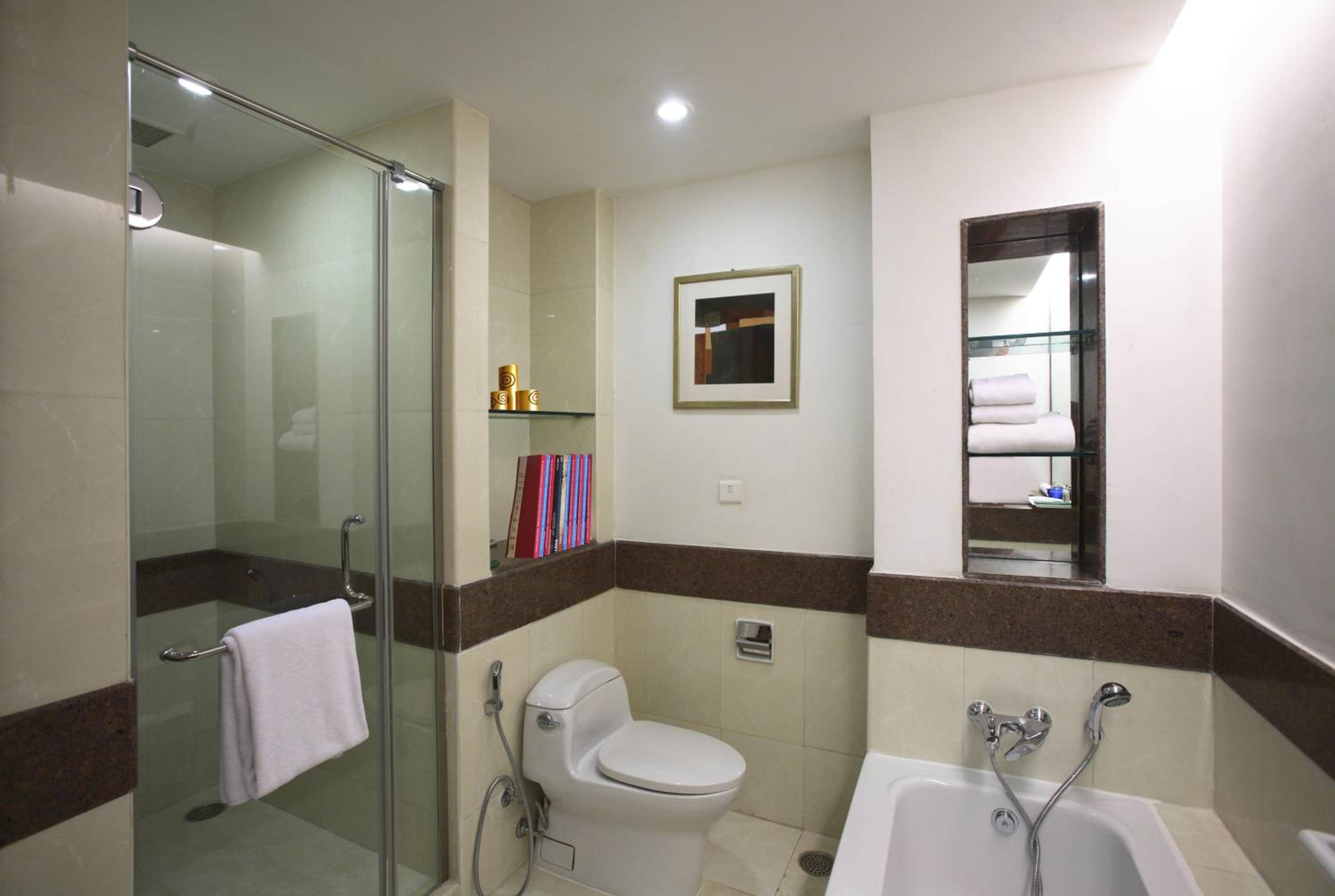 Executive Suite - Photo 3