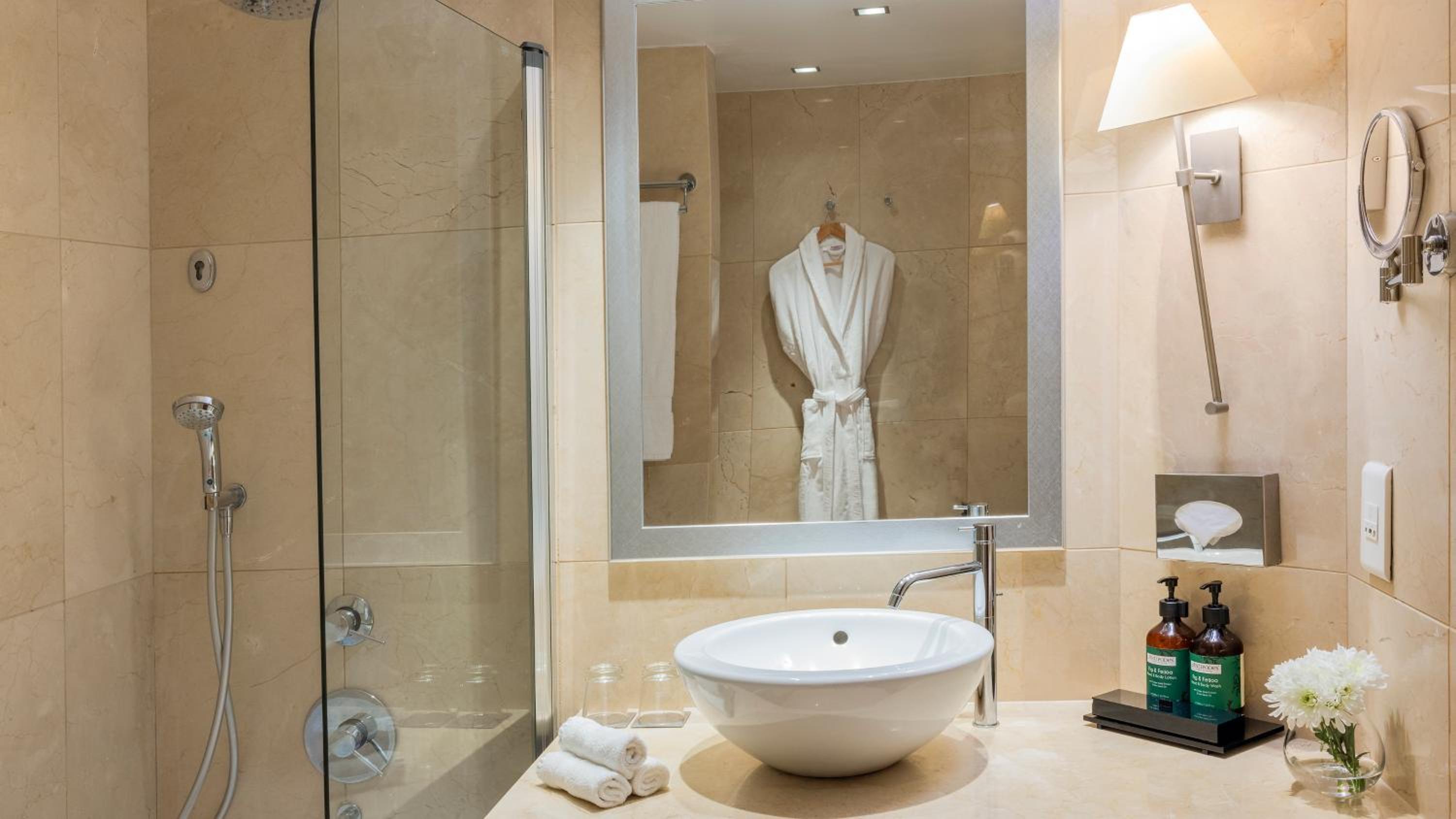 High Floor Standard Twin Room - Photo 4
