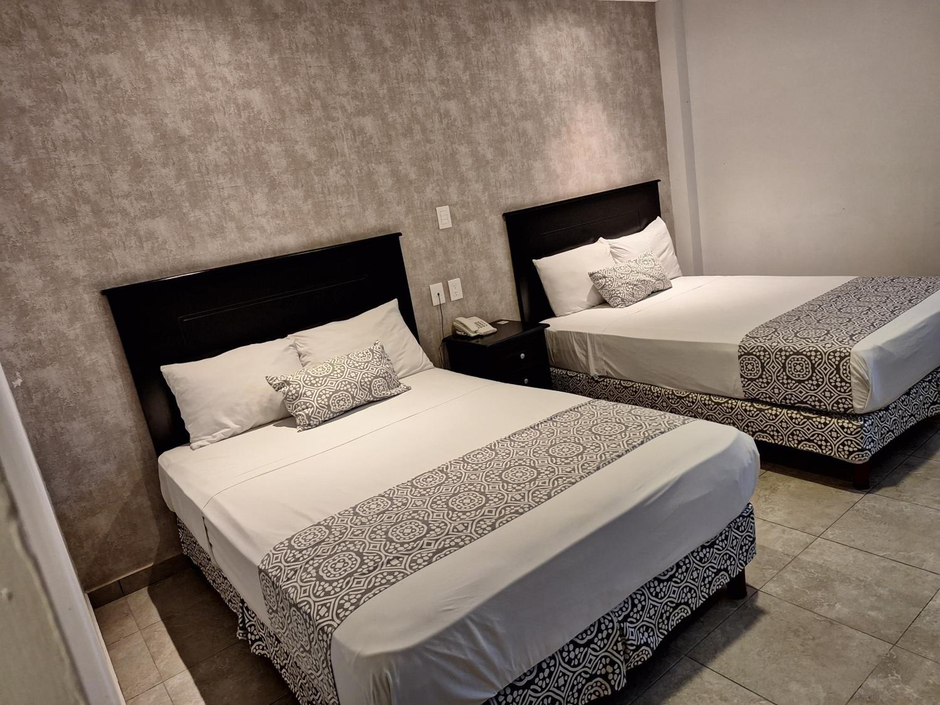 Standard Twin Room - Photo 2