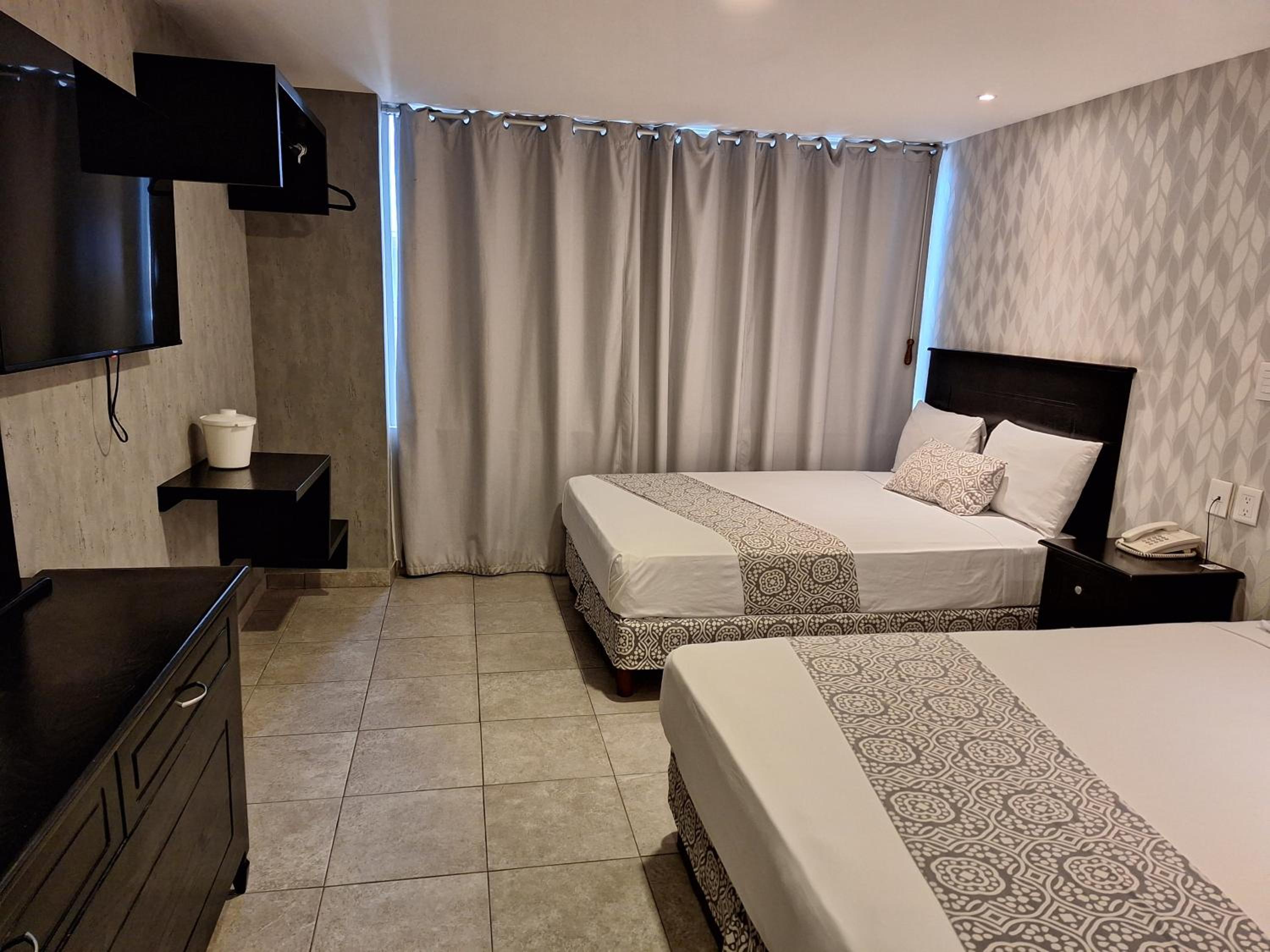 Standard Twin Room - Photo 7