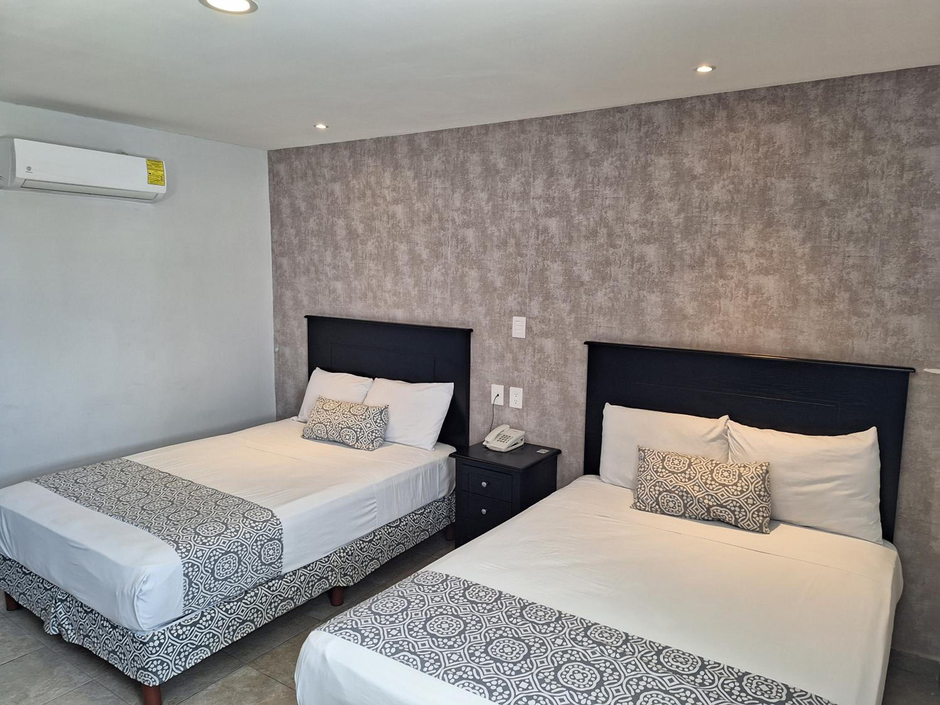 Standard Twin Room - Photo 3