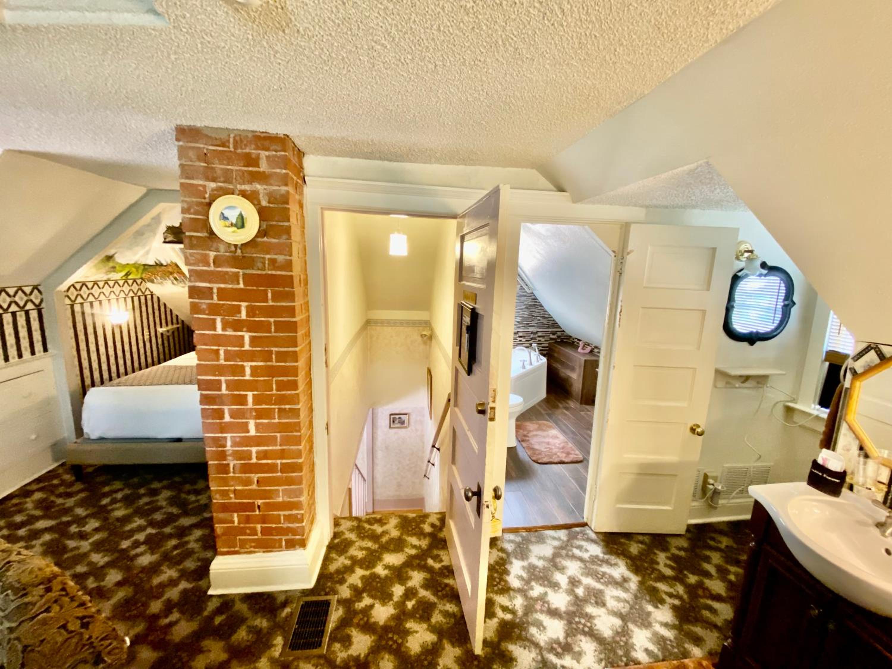 Deluxe Queen Suite photo 1