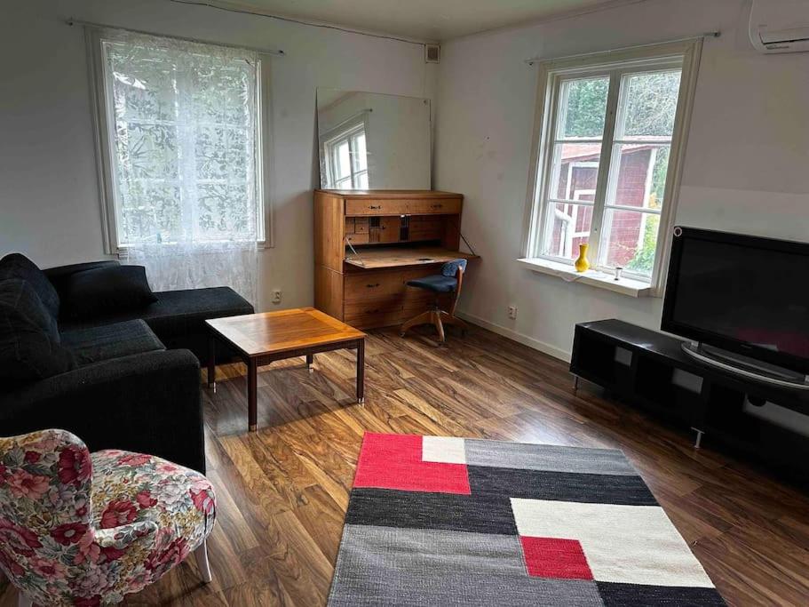 One-Bedroom House photo 1