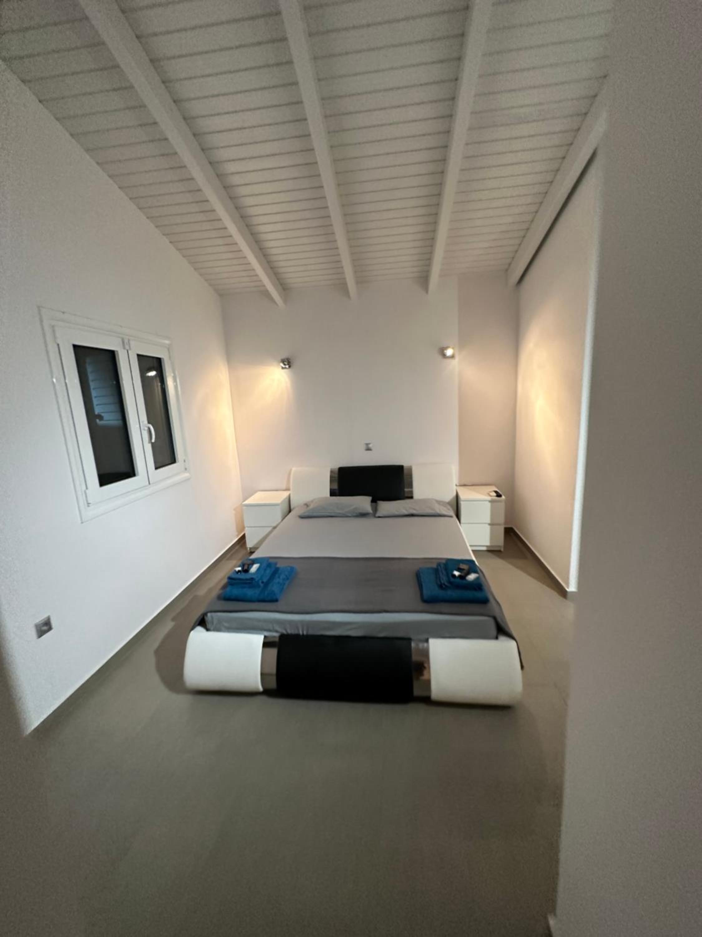Three-Bedroom House photo 3
