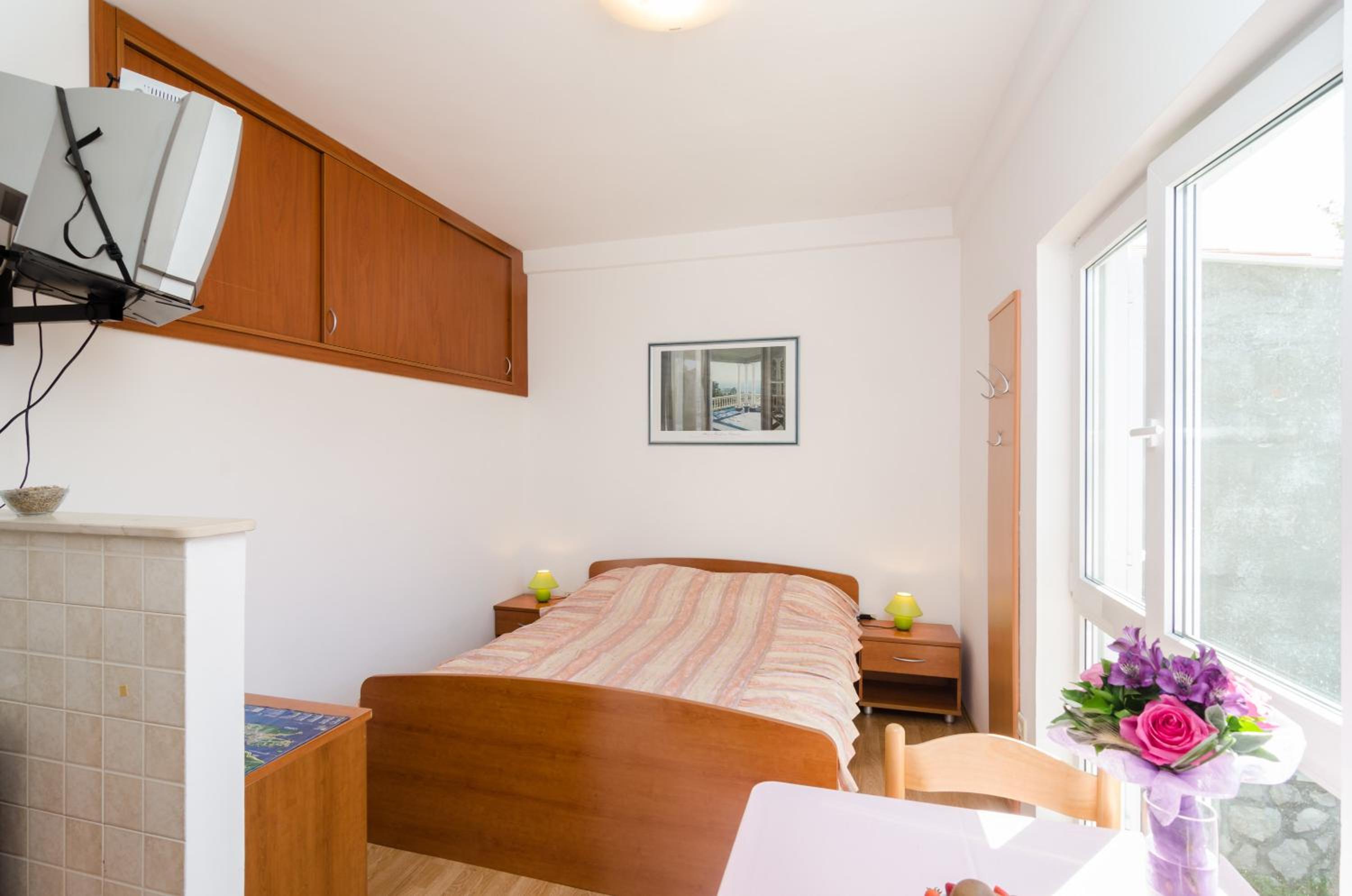 Studio with Terrace and Sea View