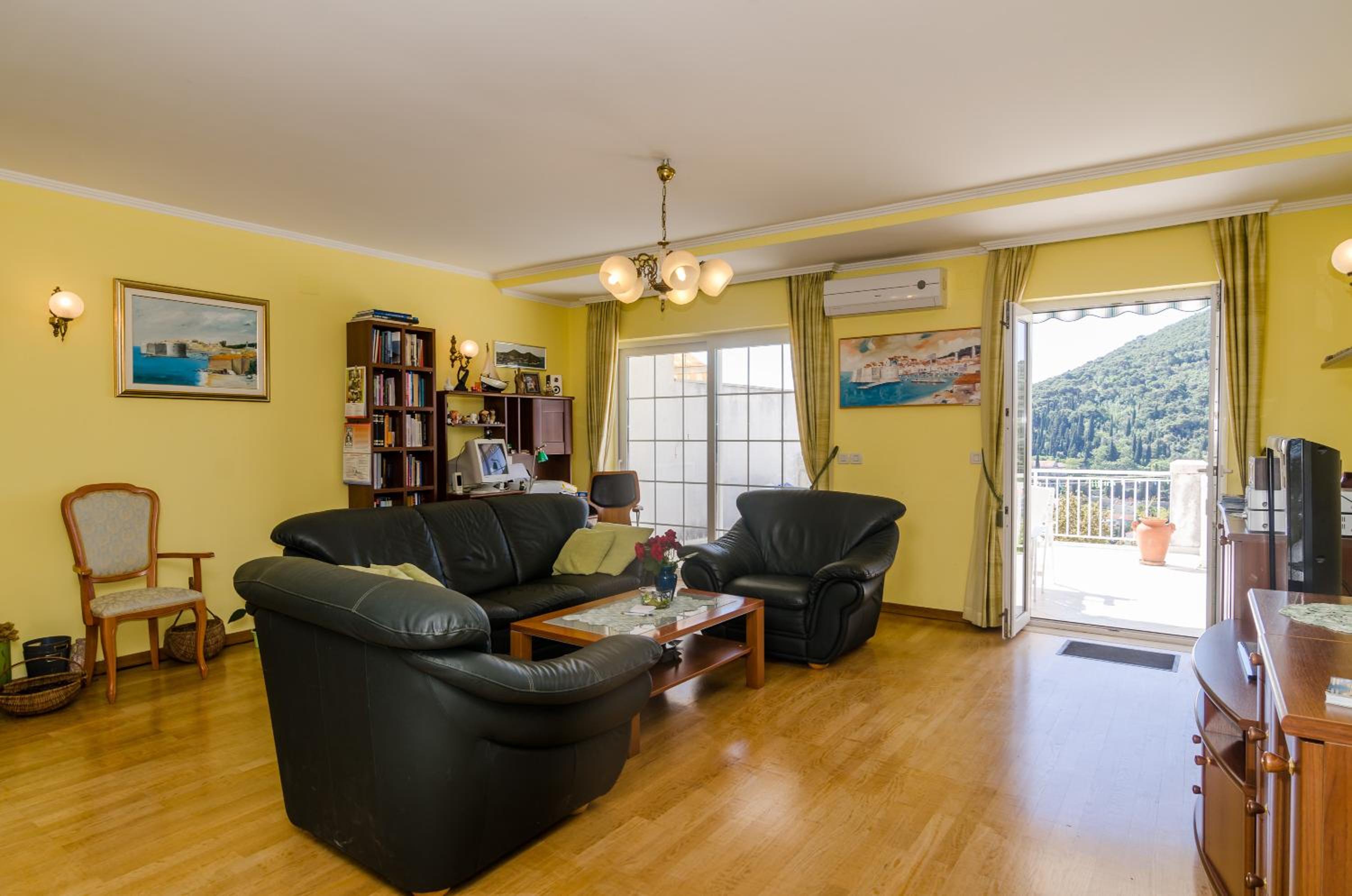 Twin Room with Balcony and Sea View